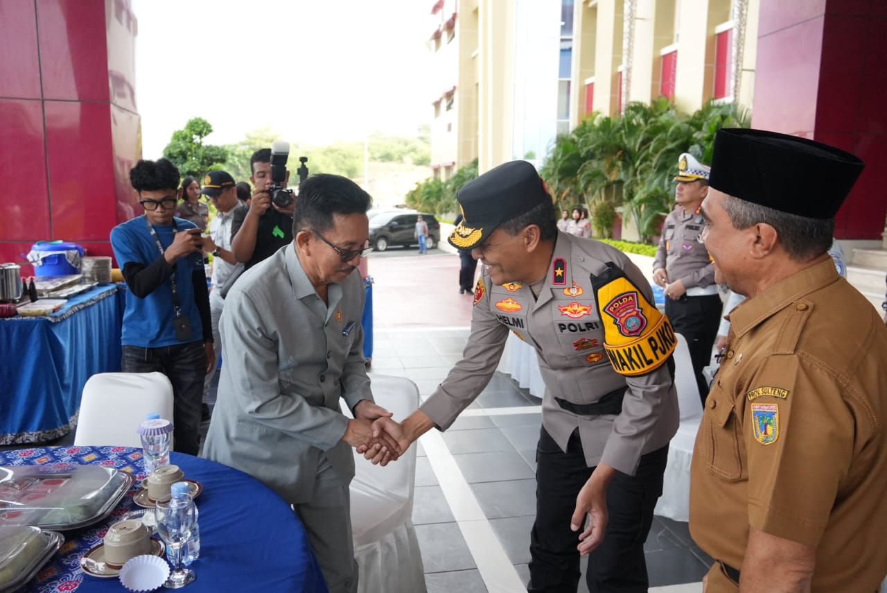 HADIR: Waket Komisi I DPRD Sulteng, Elisa Bunga Allo, saat menghadiri apel gelar Pasukan keselamtan Tinombala tahun 2026.(Senin (2/2/2026).(FOTO: HUMAS DPRD SULTENG/RADAR PALU).