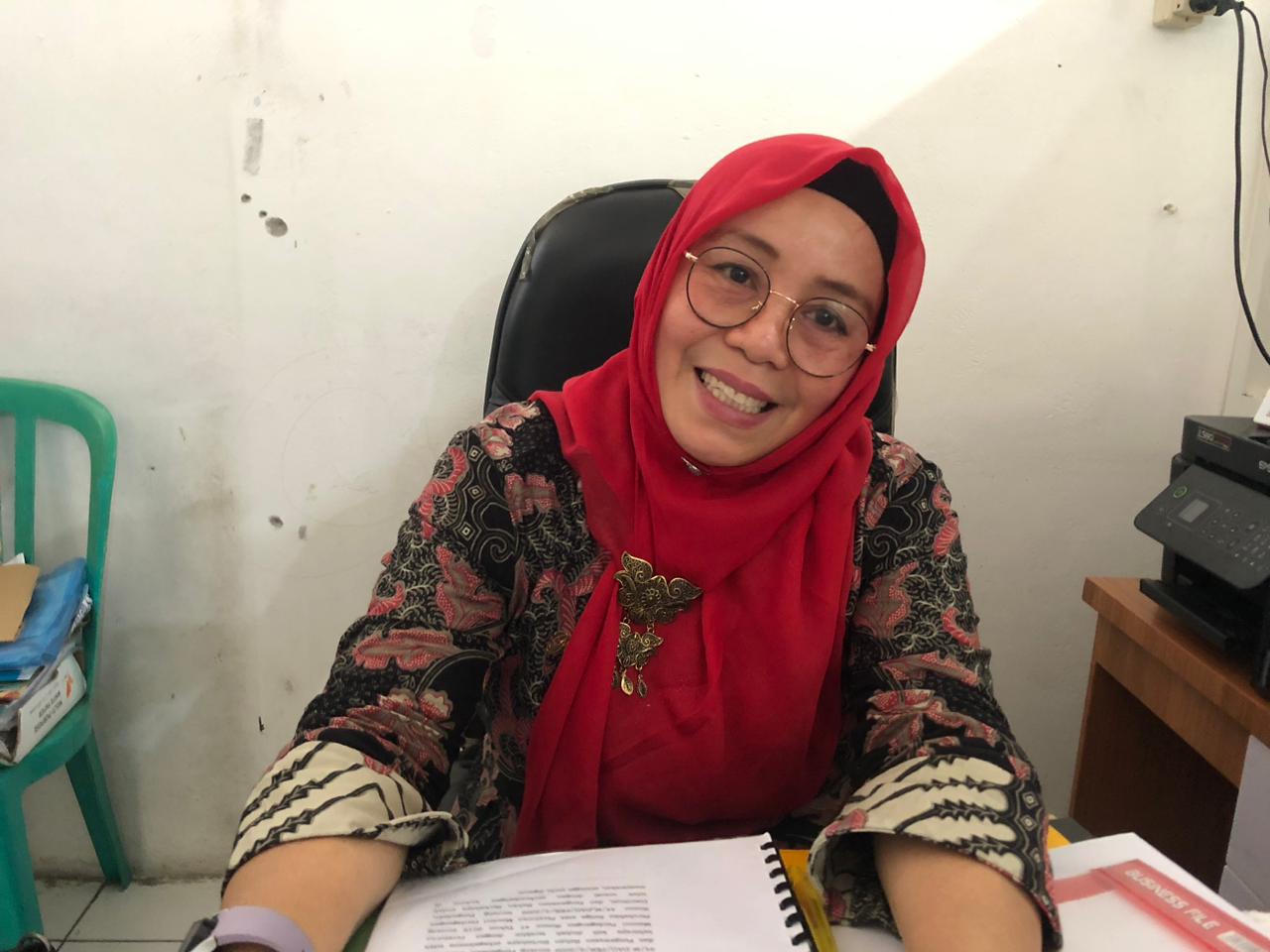 Analis Perdagangan Disperindag Sulawesi Tengah Fajria saat memberikan penjelasan terkait mekanisme distribusi dan pengawasan sianida.