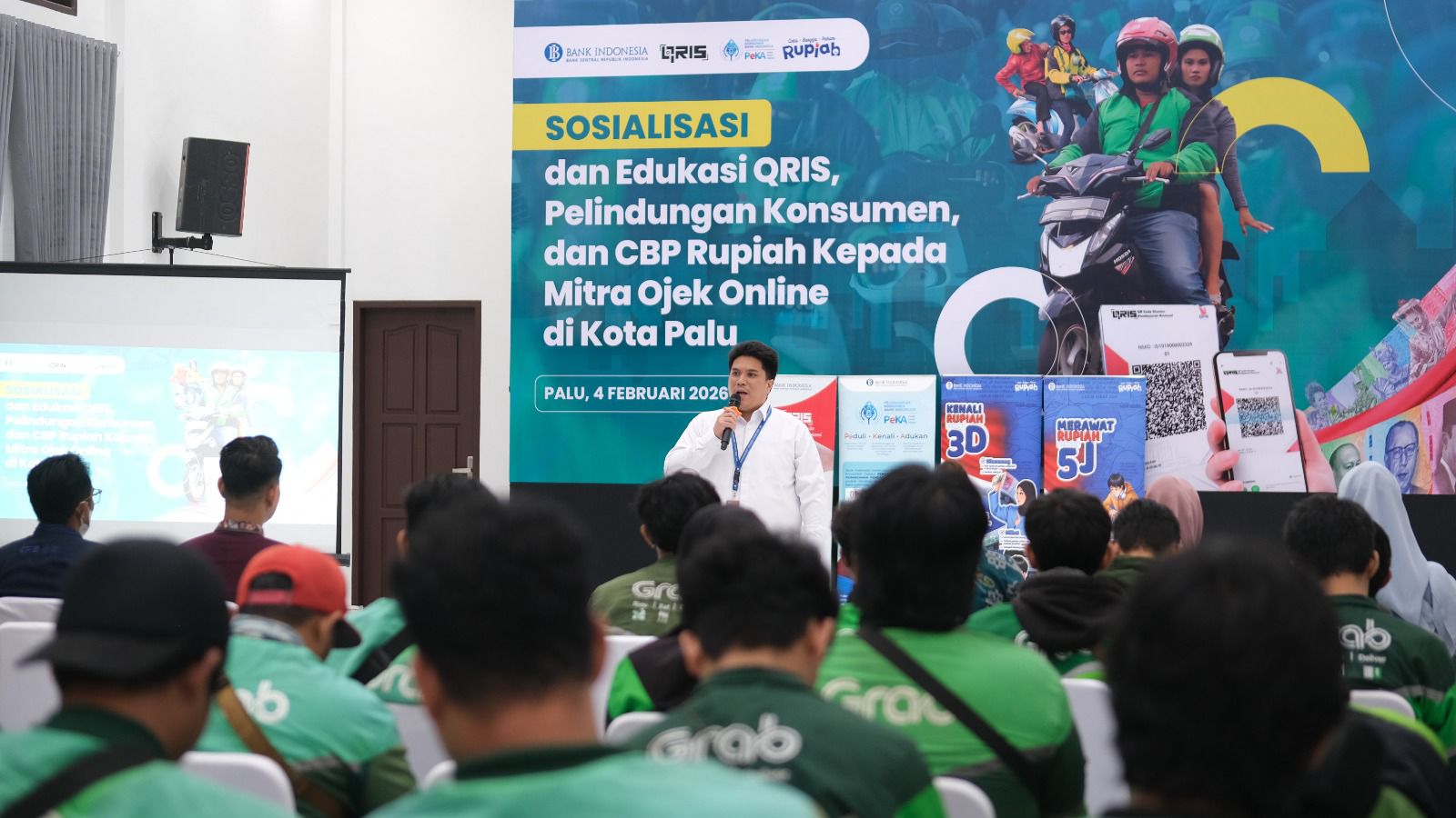 Mitra ojek online mengikuti sosialisasi QRIS dan literasi keuangan digital yang digelar Bank Indonesia Sulteng di Palu.