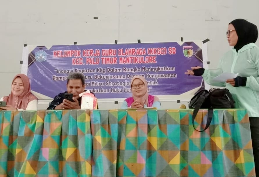 Guru olahraga SD Palu Timur dan Mantikulore mulai perkenalan olahraga pickleball saat kegiatan KKGO di SDN Model Terpadu Madani Palu.