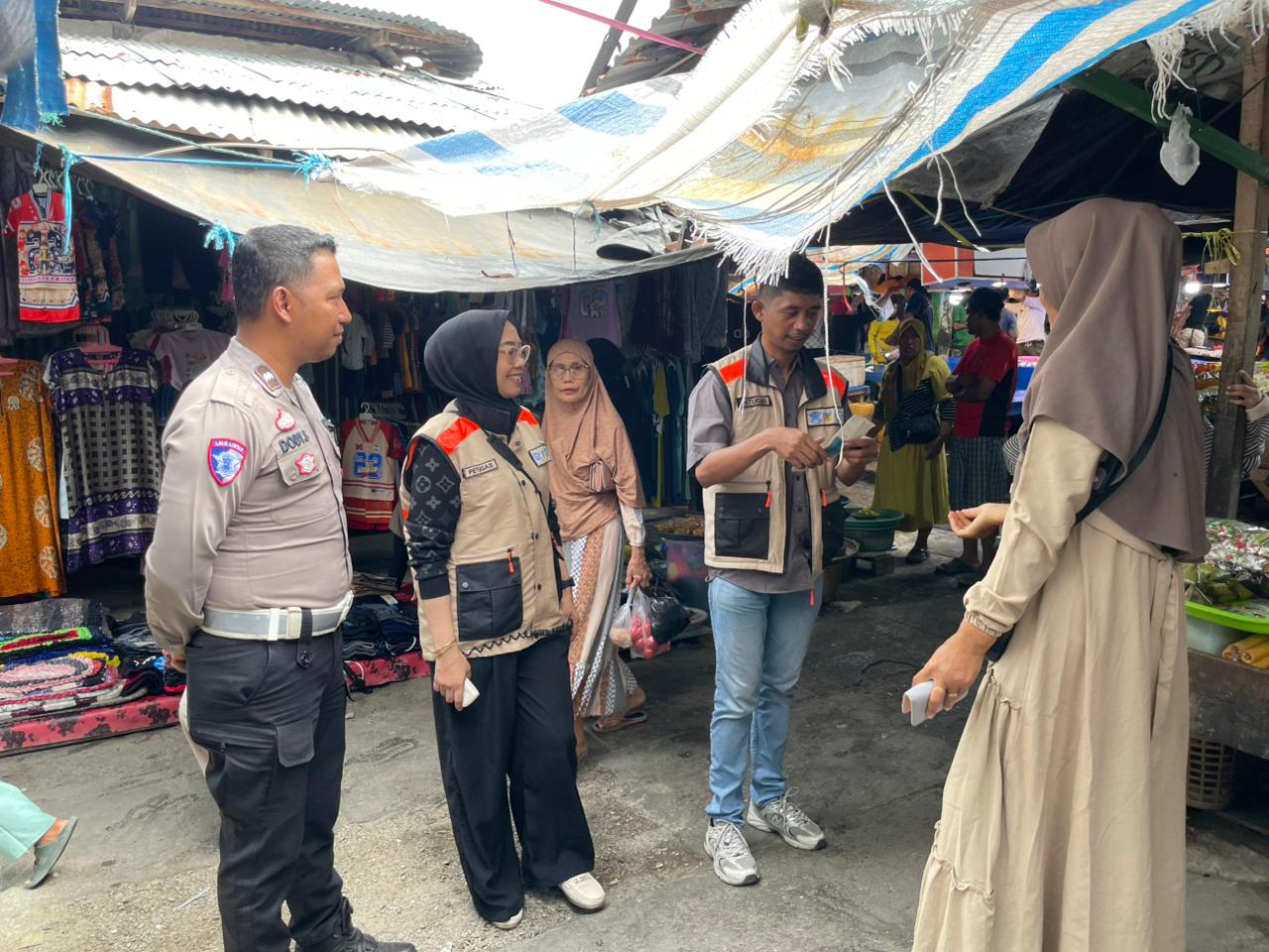 Samsat Keliling Kota Palu hadir lebih dekat ke masyarakat dengan layanan cepat, mudah, dan transparan untuk pembayaran pajak kendaraan.