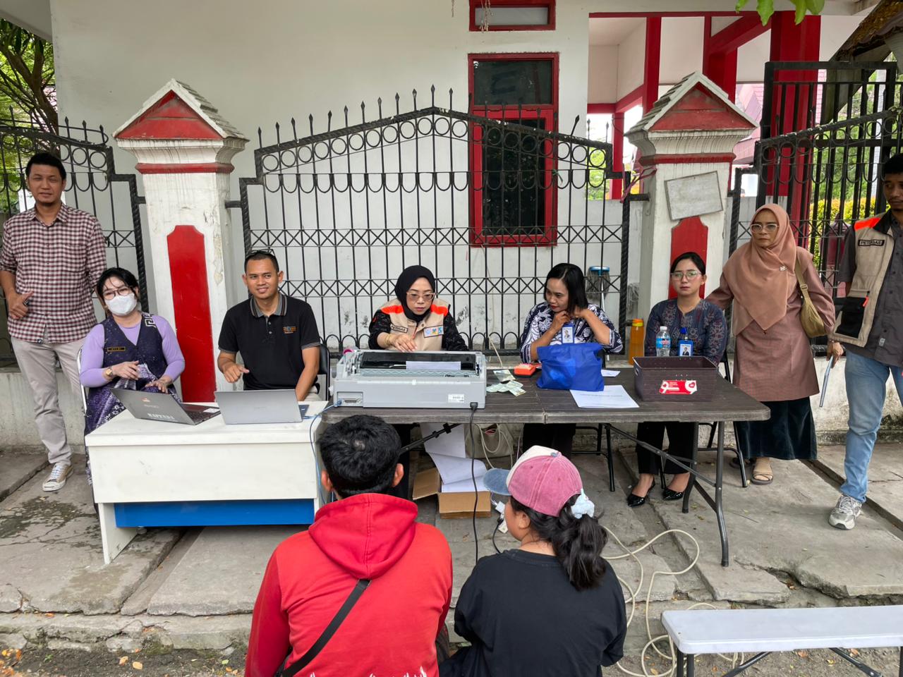 Samsat Keliling Kota Palu hadir lebih dekat ke masyarakat dengan layanan cepat, mudah, dan transparan untuk pembayaran pajak kendaraan.