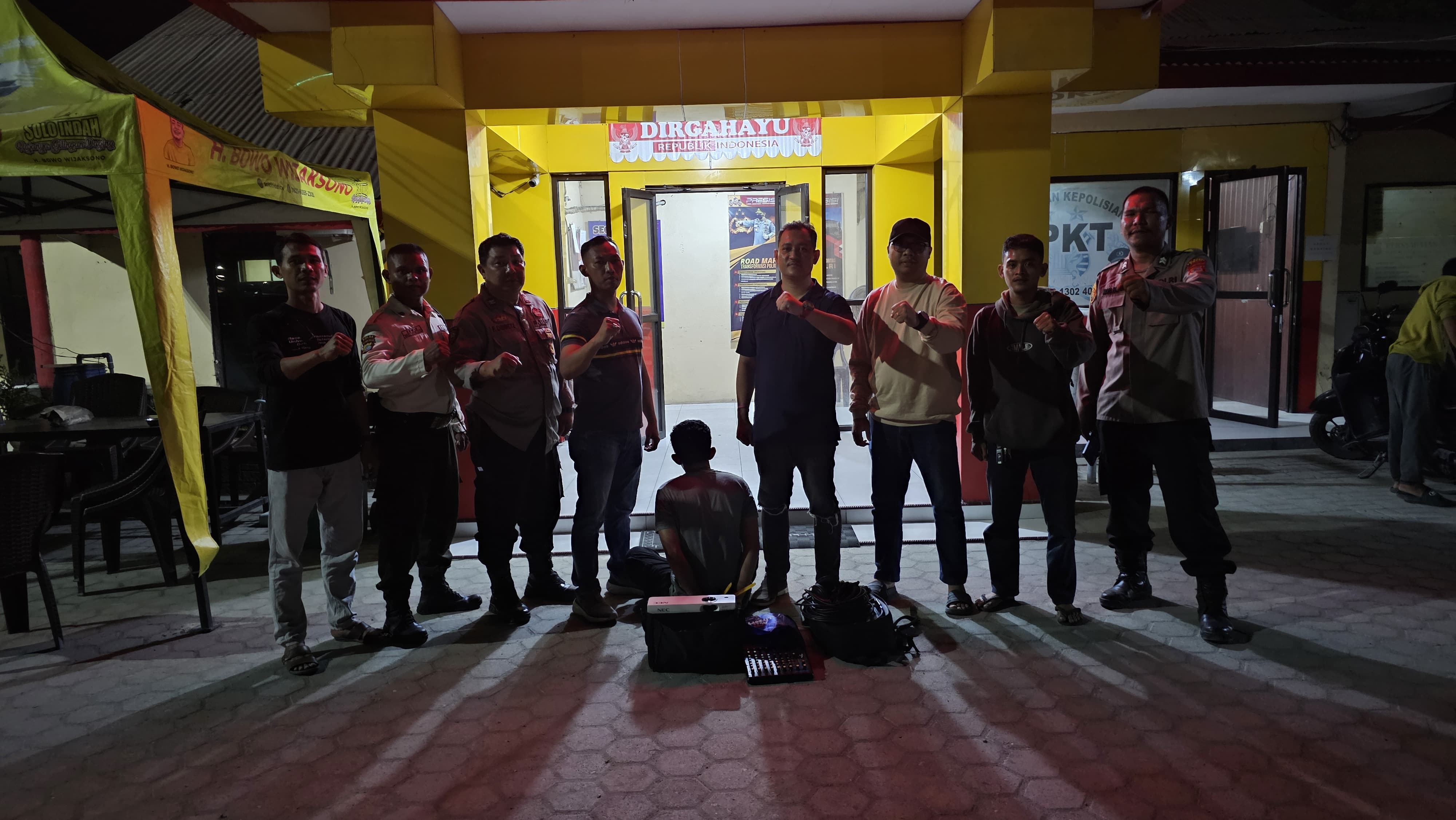 Polsek Palu Barat mengamankan tersangka pencurian peralatan produksi dan multimedia milik UIN Datokarama Palu.
