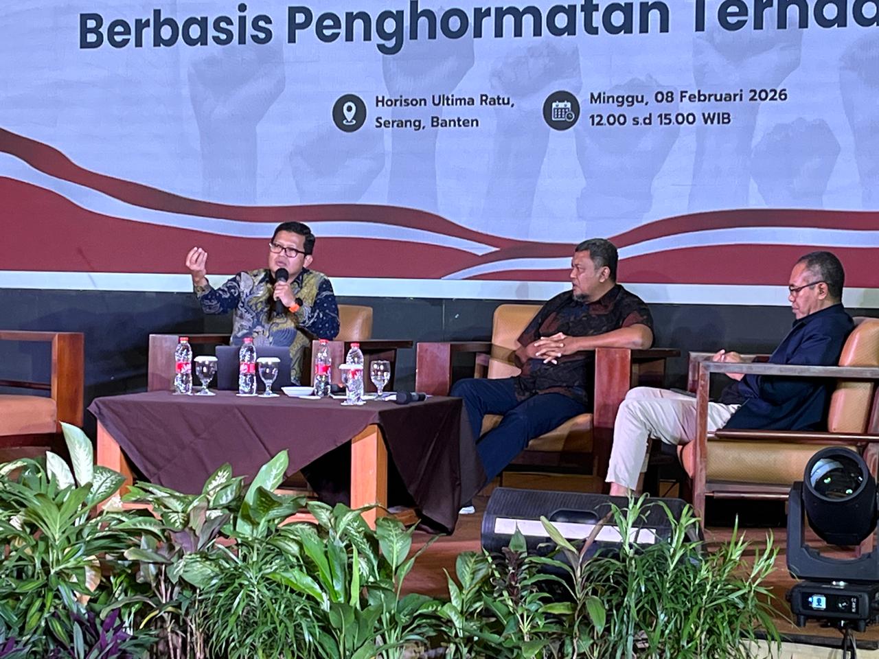 Ketua Umum JMSI Teguh Santosa menyampaikan sambutan dalam Seminar Nasional HUT ke-6 JMSI dan HPN 2026 di Serang, Banten, Minggu (8/2/2026).