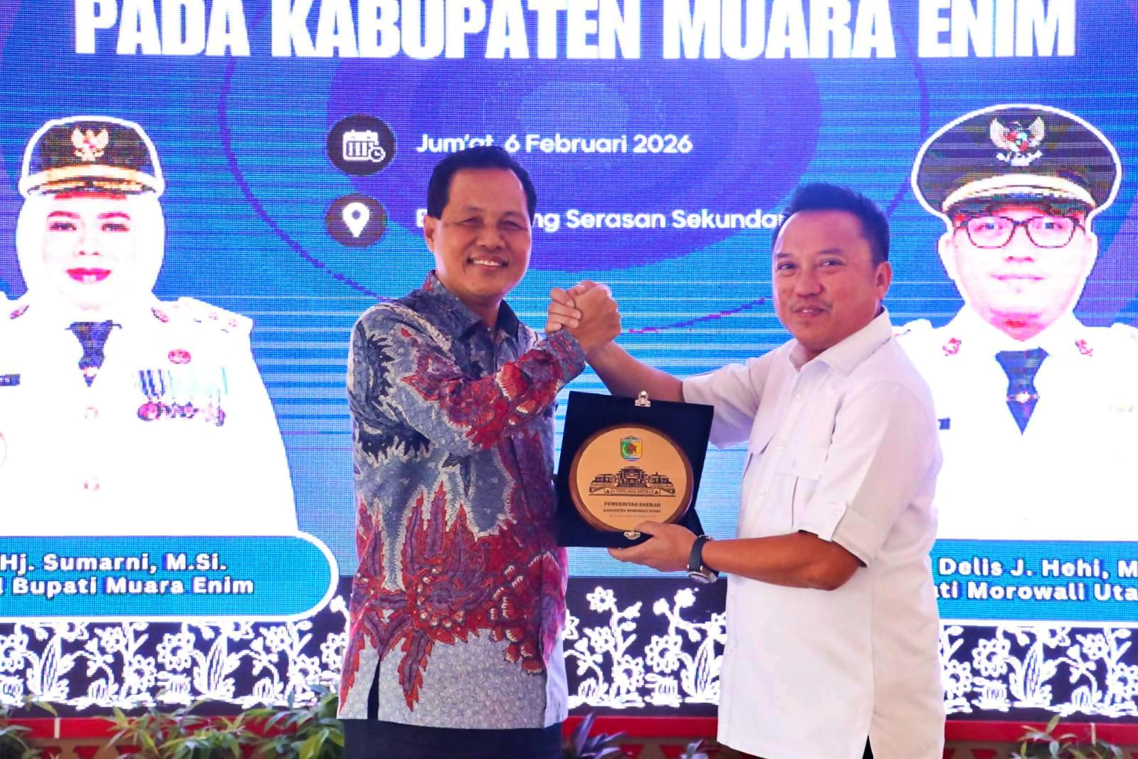 BERSAMA: Bupati Muara Enim H. Edison bersama Bupati Morowali Utara Delis Julkarson Hehi, Jumat (6/2/2026). (FOTO: ISTIMEWA/RADAR PALU)