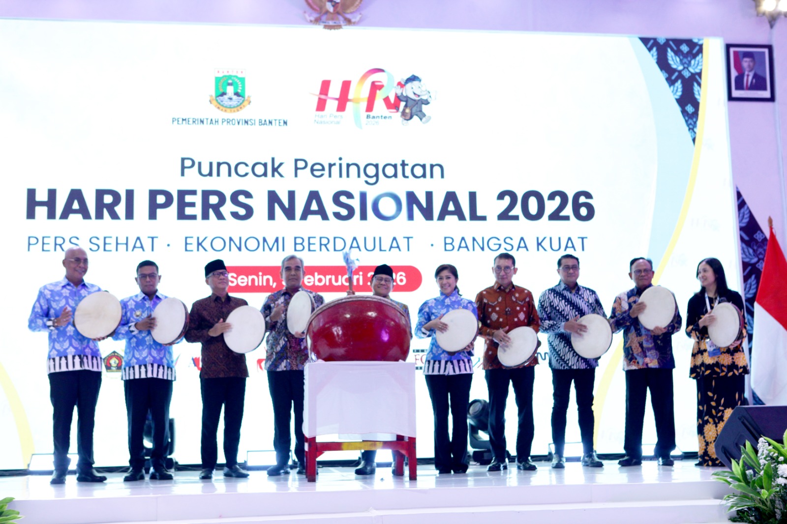 Menko Pemberdayaan Masyarakat Muhaimin Iskandar menyampaikan sambutan pada Puncak Hari Pers Nasional 2026 di Serang, Banten.