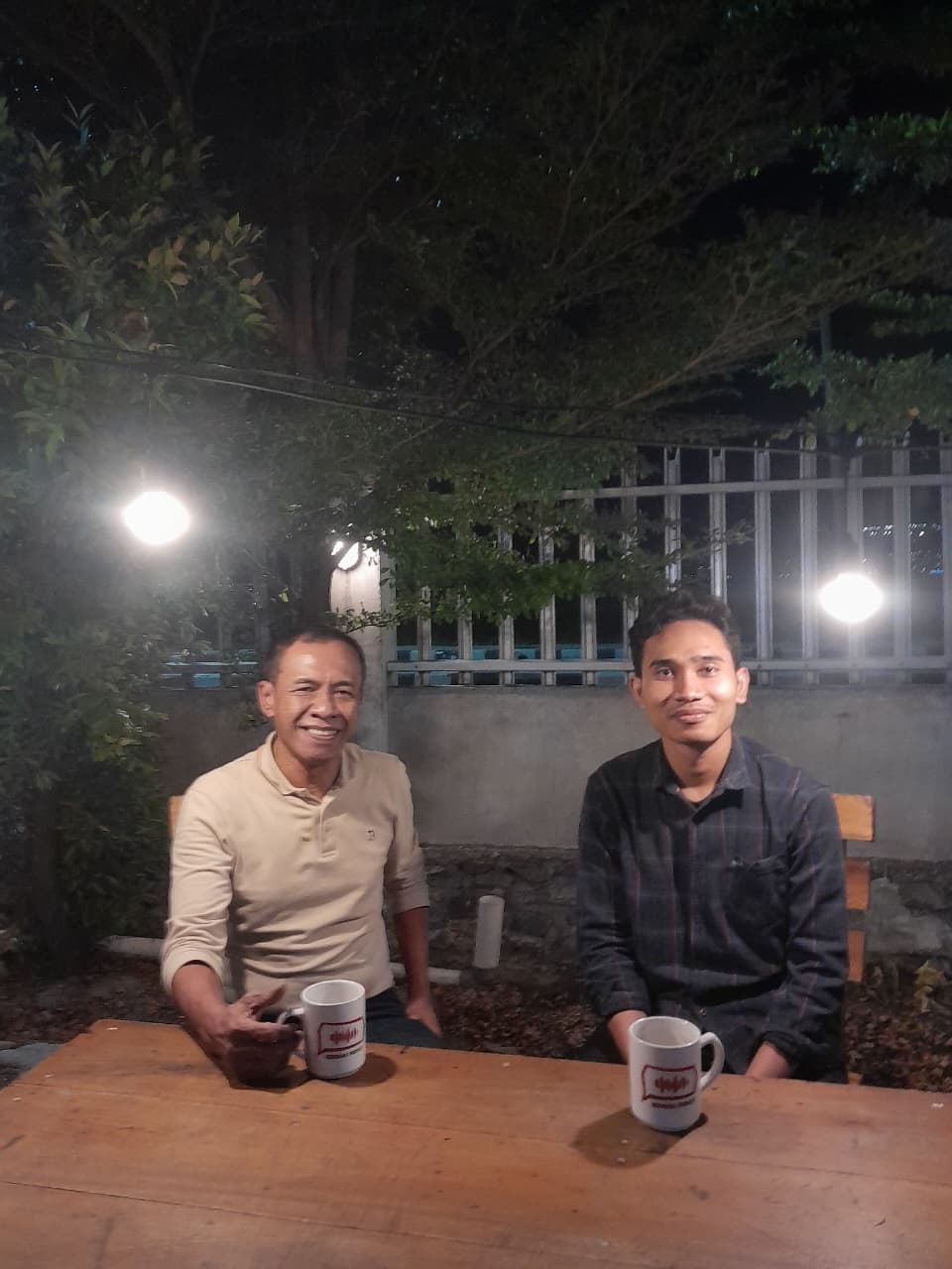 BAHAS ADAT : Mantan Walikota Palu, Hidayat, saat berdiskusi di podcast.(FOTO: ISTIMEWA/RADAR PALU).