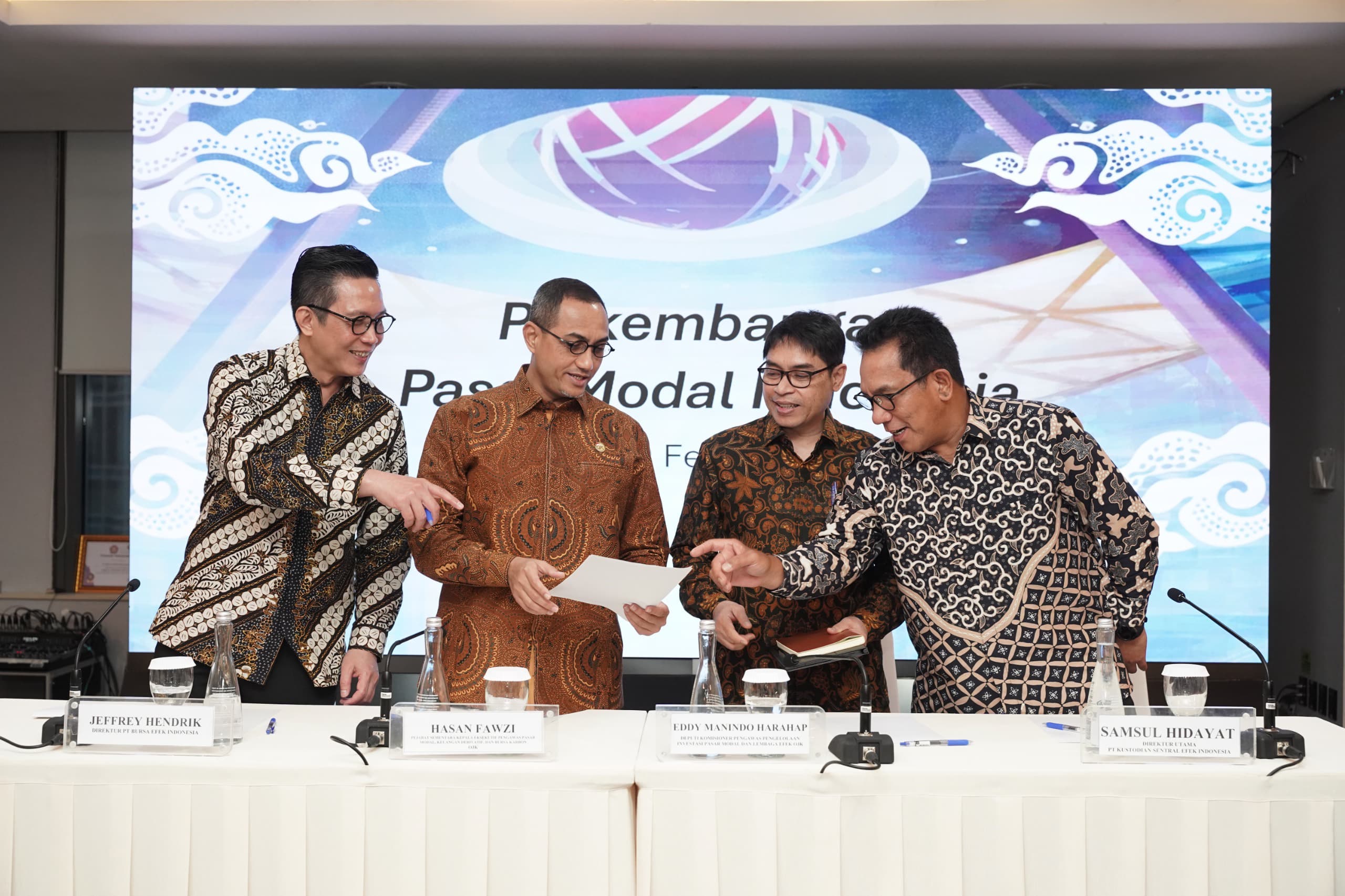 OJK, BEI, dan KSEI terus mengakselerasi reformasi pasar modal dalam konferensi pers yang diselenggarakan BEI pada Senin (9/2/2026).