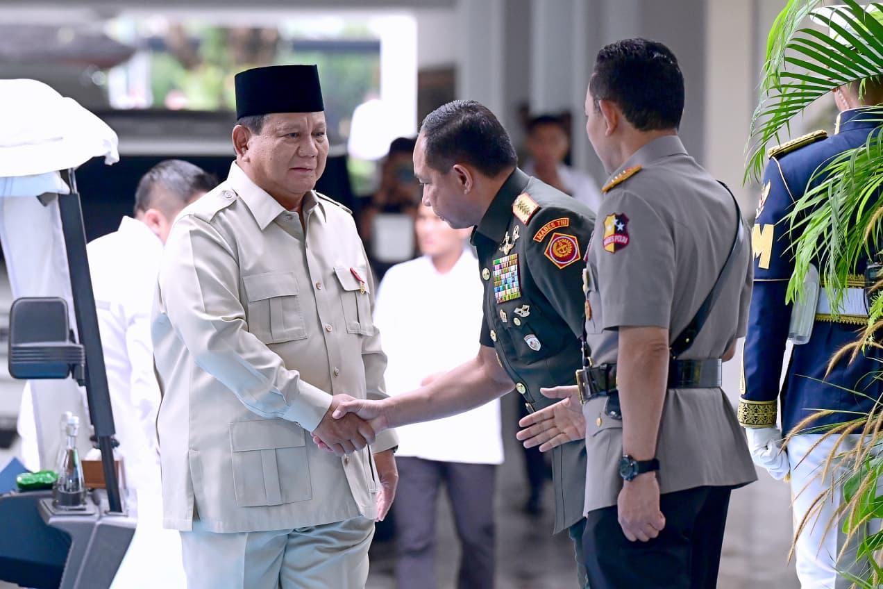 Presiden RI Prabowo Subianto memberikan taklimat pada Rapat Pimpinan TNI&ndash;Polri 2026 di Istana Negara, Jakarta, Senin (9/2/2026).