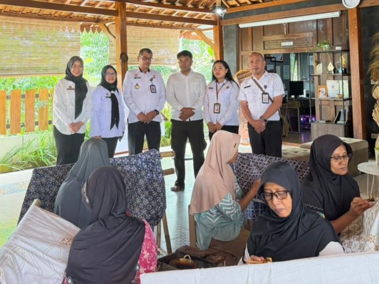 Kepala Kanwil Kemenkum Sulteng Rakhmat Renaldy dalam koordinasi penguatan layanan Indikasi Geografis.