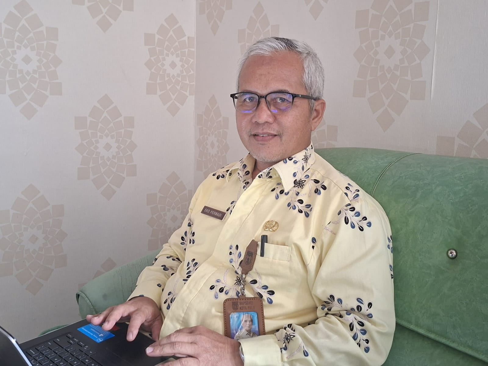 Sekretaris BKPSDMD Kota Palu Eko Permadi menjelaskan perkembangan status tenaga honorer.