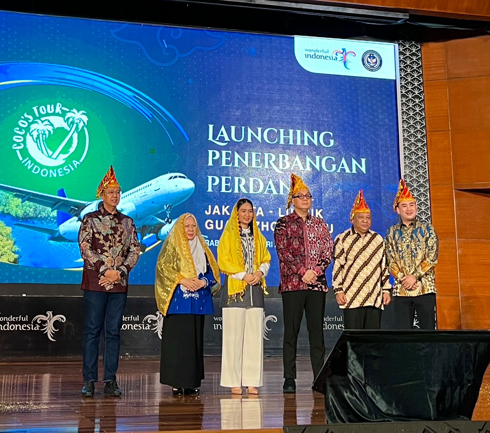 MENDORONG PARIWISATA: Bupati Banggai, Amirudin Tamoreka, hadir dalam launching Coco&rsquo;s Tour rute Luwuk-Jakarta.(FOTO: ISTIMEWA/RADAR PALU).