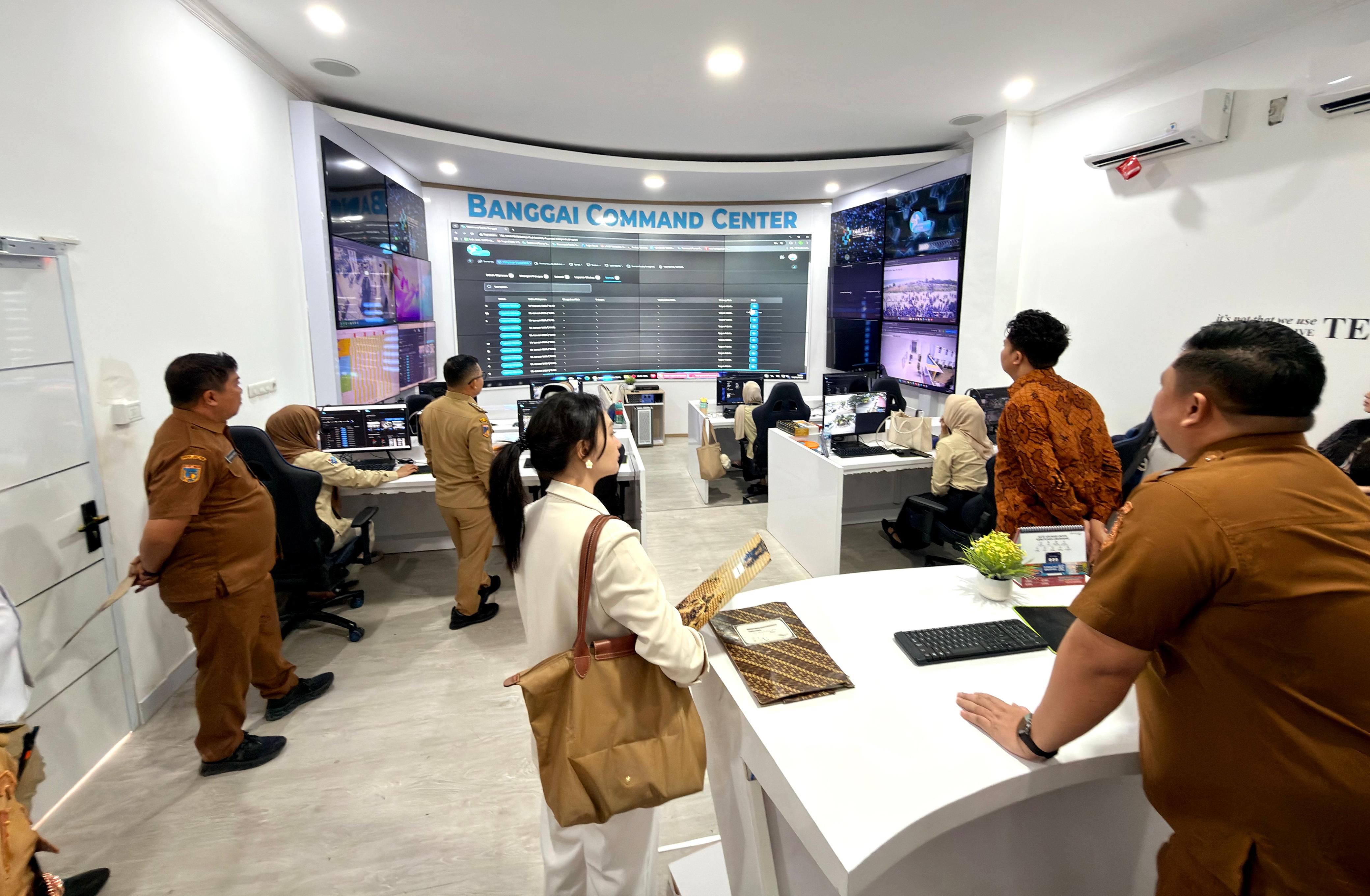 KUNJUNGI: Suasana kunjungan Tenaga Ahli PCO RI David Herson Tonius, di Kabupaten Banggai.(FOTO: HERIYANTO LIMAHU/RADAR PALU).