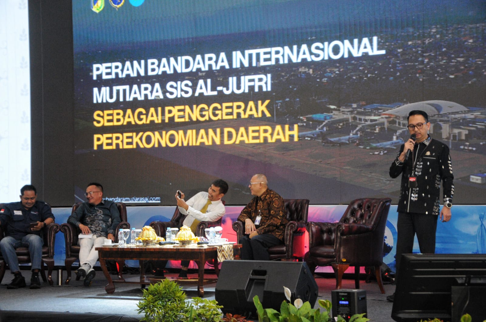 Kepala Bandara Mutiara Sis Al Jufri Palu, Prasetiyohadi di Forum Group Discussion Pre Launching Bandara Mutiara Sis Al Jufri Palu, Kamis (12/2/2026).