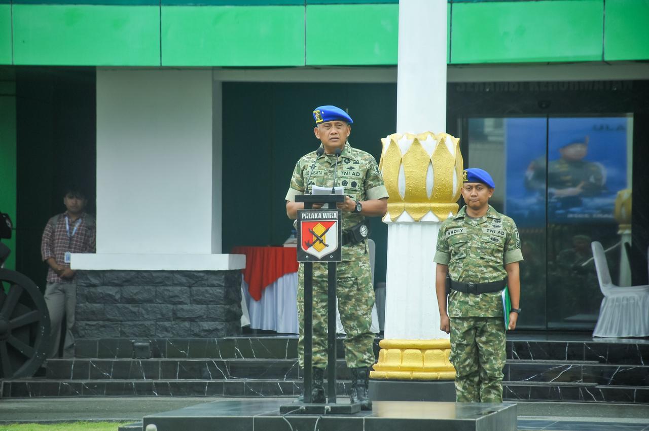 Brigjen TNI Agus Sasmita, S.I.P., selaku Kepala Staf Kodam XXIII/Palaka Wira menyampaikan amanat Panglima TNI saat memimpin Upacara Gelar Operasi Penegakan Ketertiban (Gaktib).