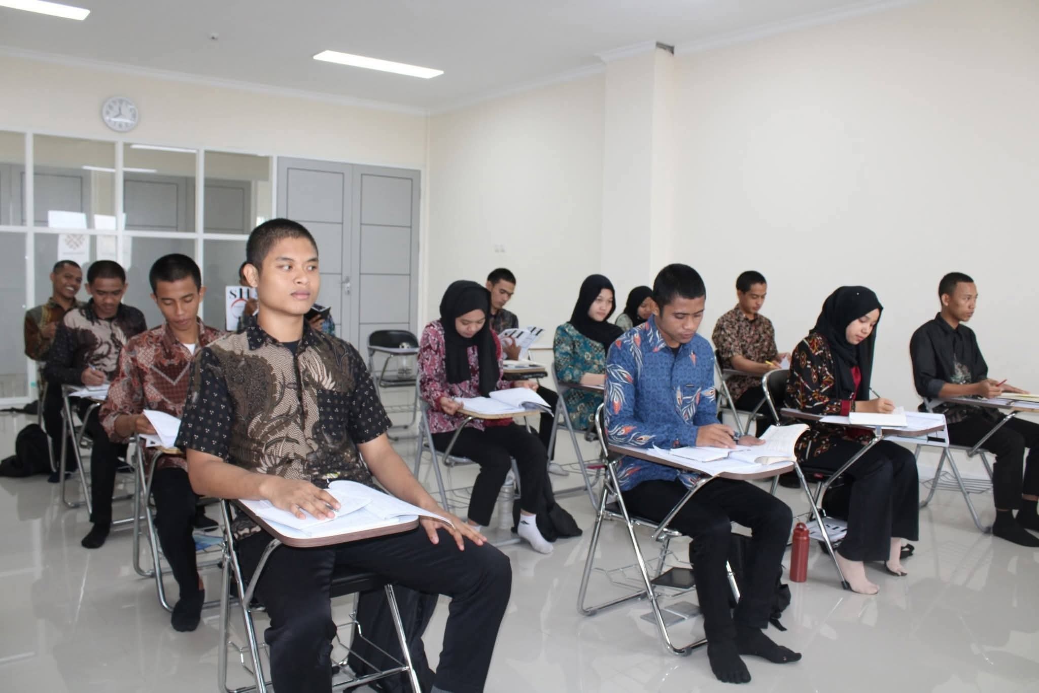 LOLOS : Inilah para peserta magang ke Jepang, diantaranya anak muda dari Kabupaten Buol.(FOTO: ISTIMEWA/RADAR PALU).