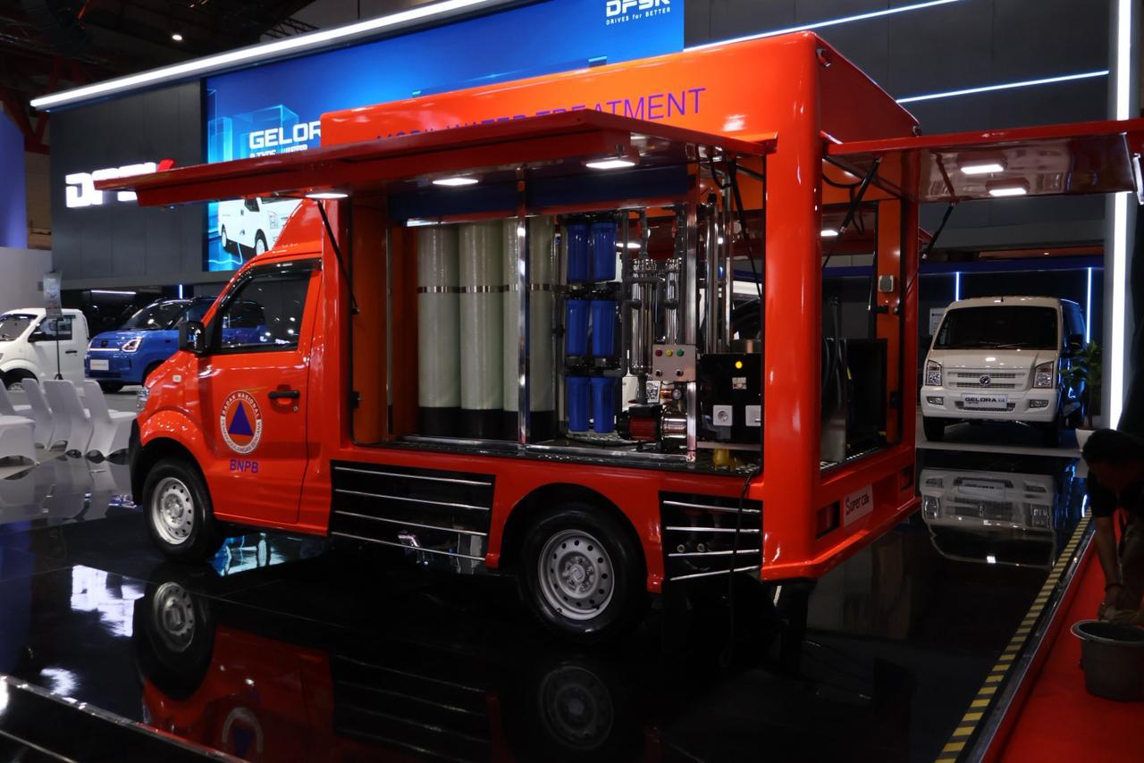 DFSK di Indonesia menghadirkan DFSK Super Cab sebagai kendaraan pendukung unit water treatment yang digunakan oleh BNPB dalam operasional penanggulangan bencana.