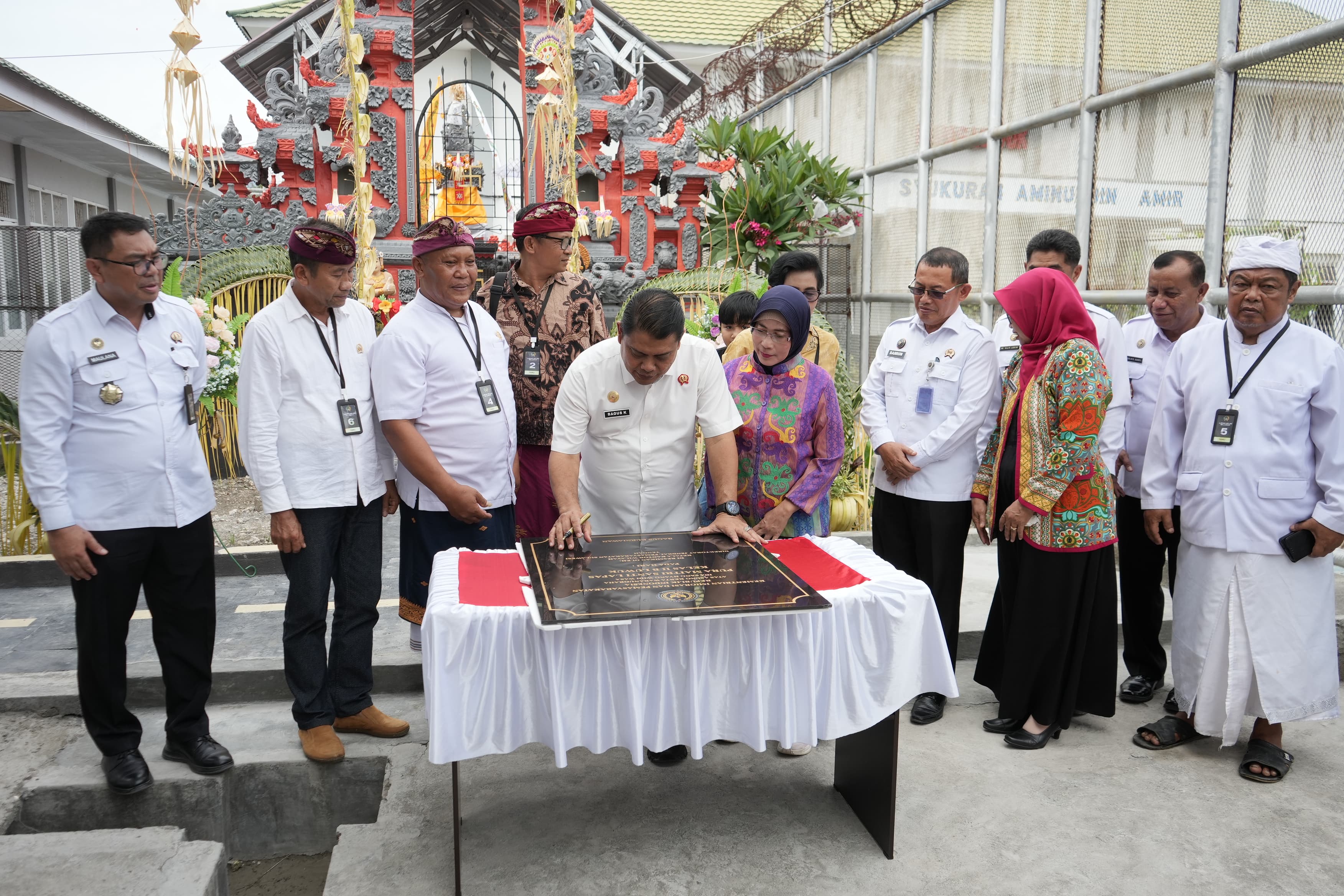 Kepala Kantor Wilayah Direktorat Jenderal Pemasyarakatan (Ditjenpas) Sulawesi Tengah, Bagus Kurniawan, saat meresmikan Pura &ldquo;Maitri Santhi&rdquo; di Lapas Kelas IIB Luwuk, Rabu (11/2/2026).