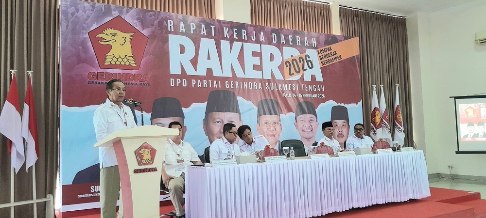Ketua DPD Partai Gerindra Sulteng, Longki Djanggola menyampaikan arahan pada pembukaan Rakerda, Sabtu (14/2/2026).