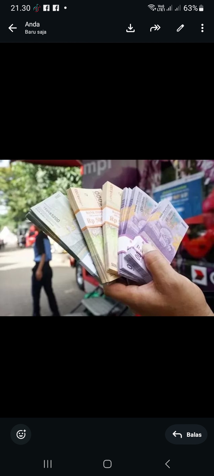 Ilustrasi penukaran uang baru.