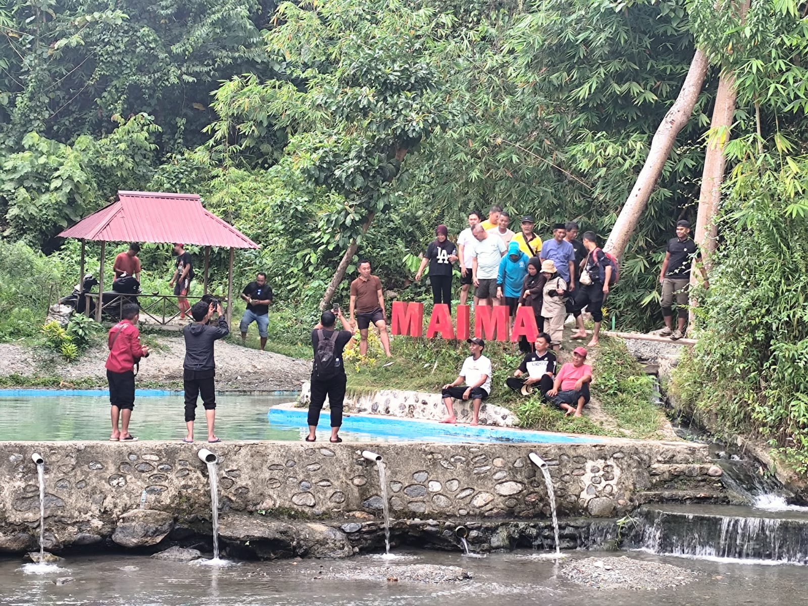 INDAH DAN MENARIK: Air Terjun Maima sangat indanh dan menarik untuk wisatawan local maupun mancanegara di Sigi.(FOTO: ANGEL SUMBARA/RADAR PALU).
