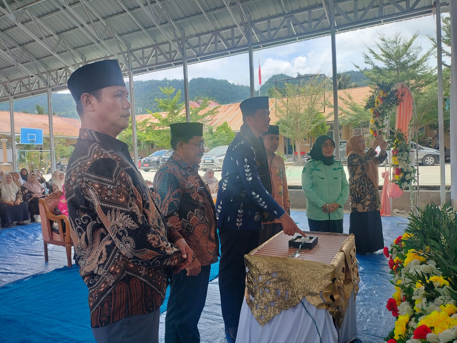 INOVASI: Kakanwil Kemenag Sulteng H. Junaidin didampingi Kakan Kemenag Banggai H. Suardi Kandjai melaunching aplikasi SIGAP, Rabu (11/2/2026).(FOTO: HUMAS KEMENAG/RADAR PALU).