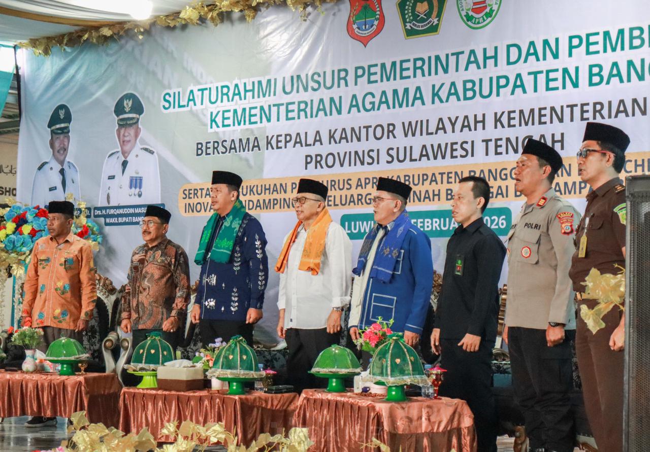 KUNKER: Kakanwil Kemenag Sulteng, H. Junaidin saat berkunjung di Kemenag Banggai.(FOTO: DOK HUMAS KEMENAG/RADAR PALU).