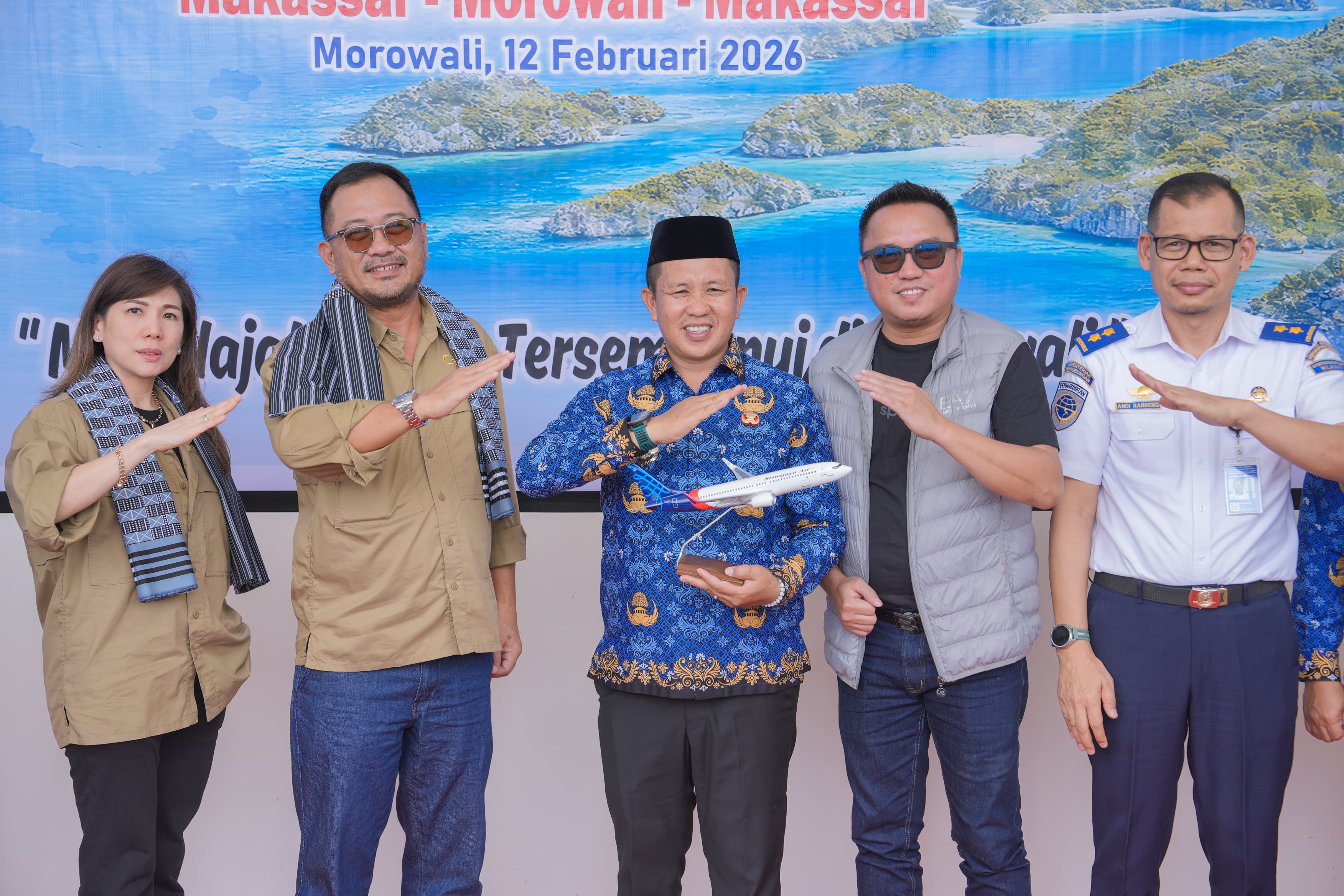 BERSEJARAH: Pendaratan perdana maskapai Sriwijaya Air di Morowali, menjawab kemudahan transportasi.(FOTO: SUPRIYONO/RADAR PALU).