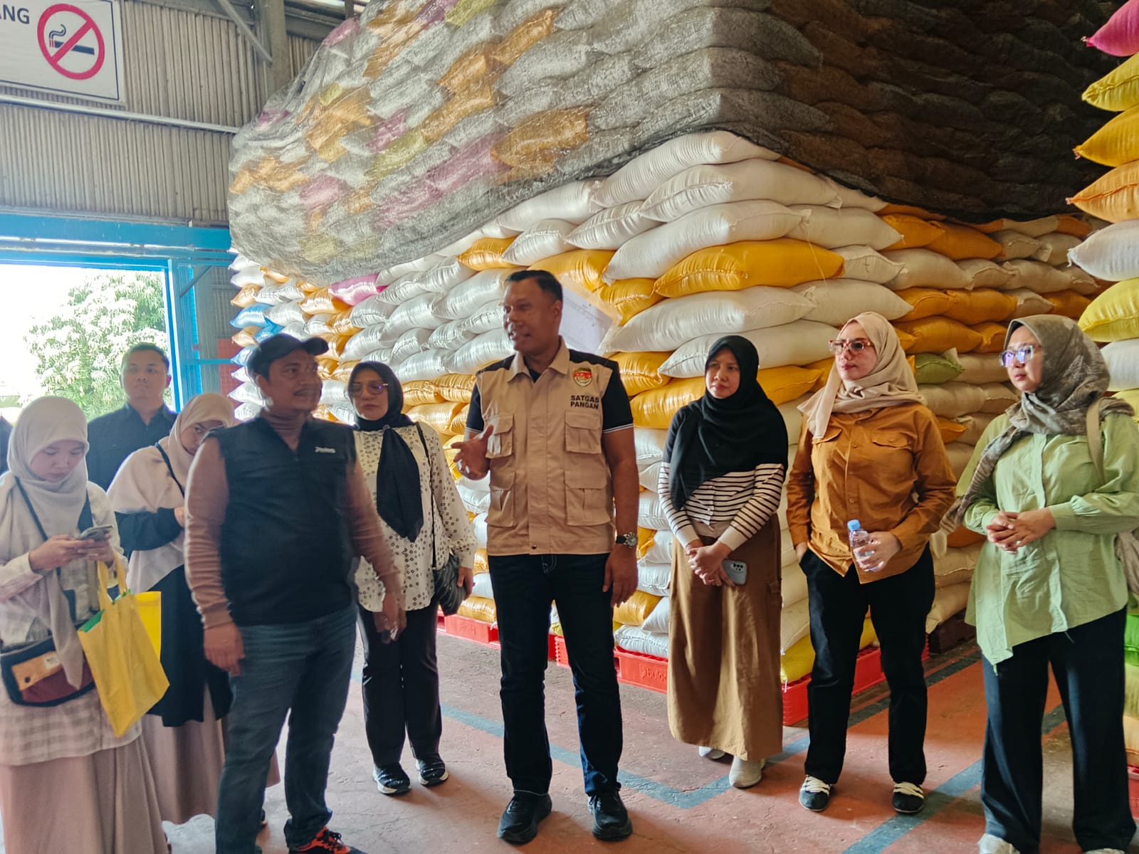 Tim Satgas Saber Pangan Bareskrim Polri bersama Badan Pangan Nasional dan Satgas Pangan Polda Sulawesi Tengah telah melakukan inspeksi mendadak (sidak) di Perum Bulog Gudang Tondo, Sabtu (14/2).