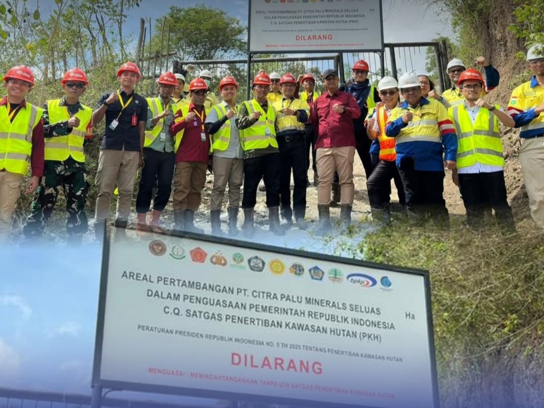 Petugas Satuan Tugas Penertiban Kawasan Hutan (Satgas PKH) memasang plang penertiban di area kontrak karya PT Citra Palu Minerals (CPM) di Kelurahan Poboya, Kecamatan Mantikulore, Kota Palu.