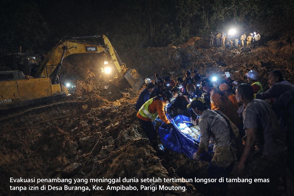 Evakuasi korban tewas tertimbun material di lokasi tambang emas Buranga Parigi Moutong.