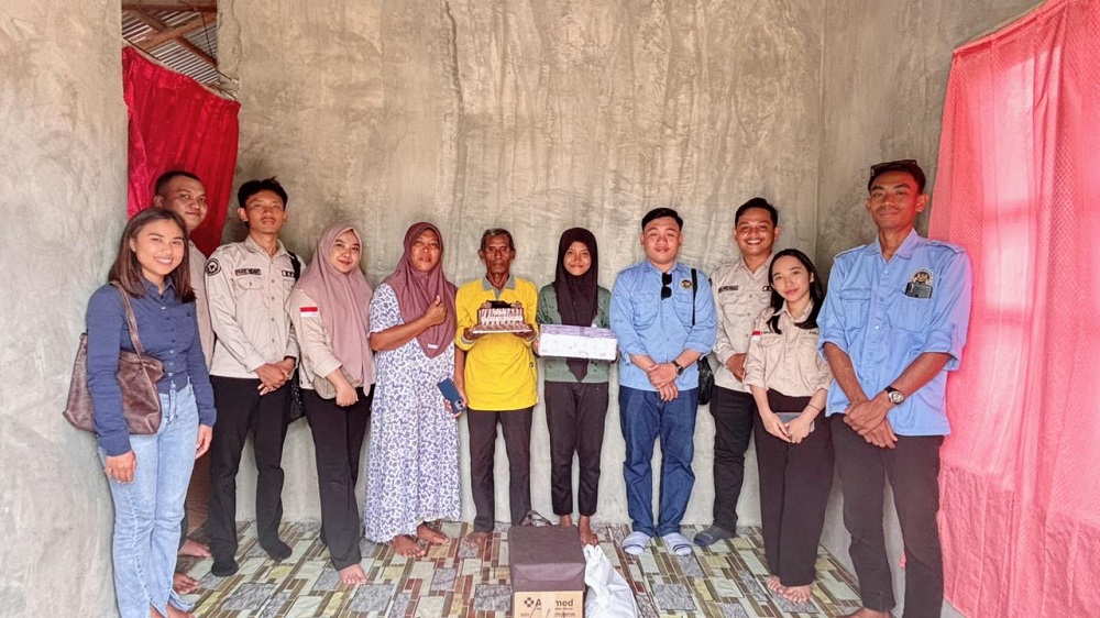 Personel SPPG Kalukubula dan SPPG Sigi Dolo Kota Pulu II mendatangi langsung kediaman dan bertemu Nur Rahmadhani di Kabupaten Sigi.