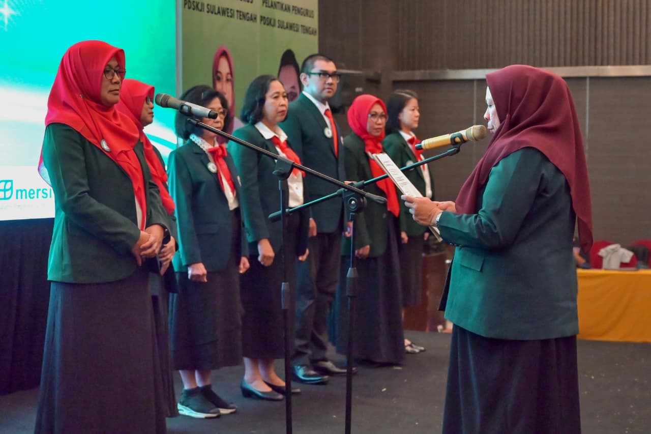 Wakil Gubernur Sulteng melantik pengurus PDSKJI Cabang Sulteng periode 2025 sampai 2028 di Palu, Minggu (15/2/2026).