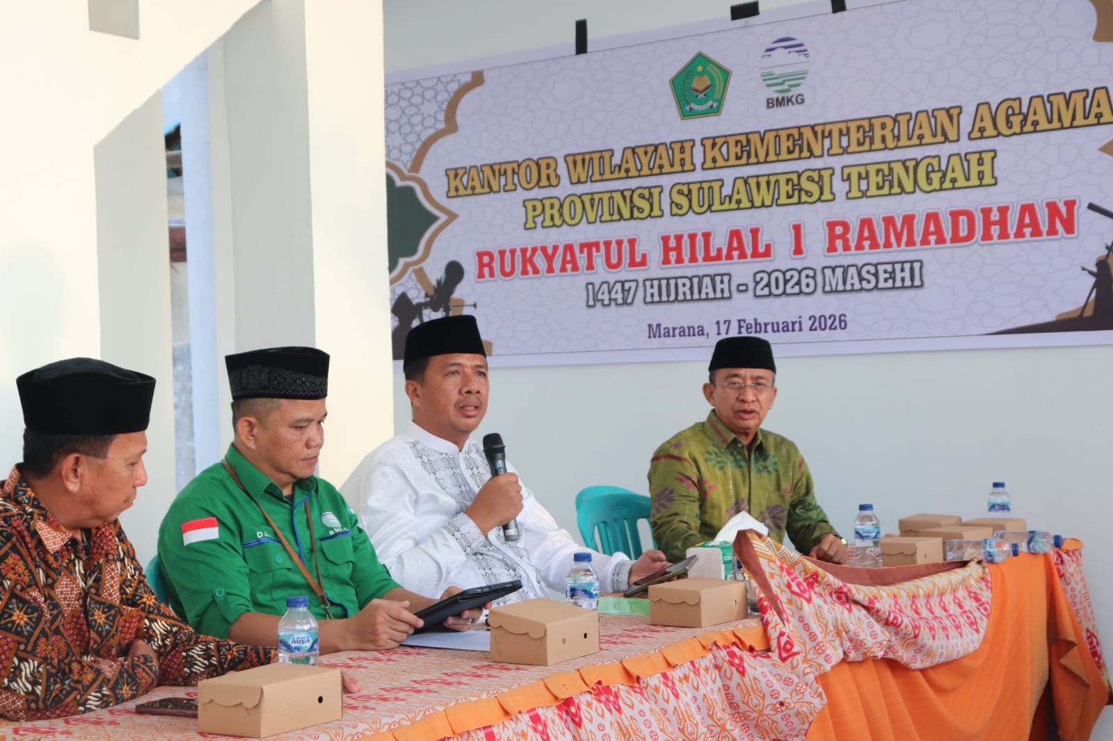 HILAL: Kakanwil Kemenag Sulteng, H. Junaidin memberikan keterangan terkait hilal awal Ramadan 1447 Hijiriyah.(FOTO: HUMAS KEMENAG SULTENG/RADAR PALU)