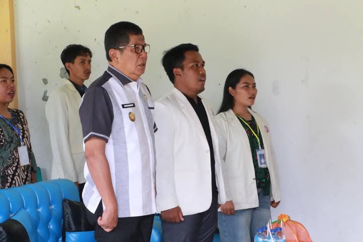 UMAT HINDU: Wabup Poso, Soeharto Kandar, saat berada digiat Shaba KMHDI.