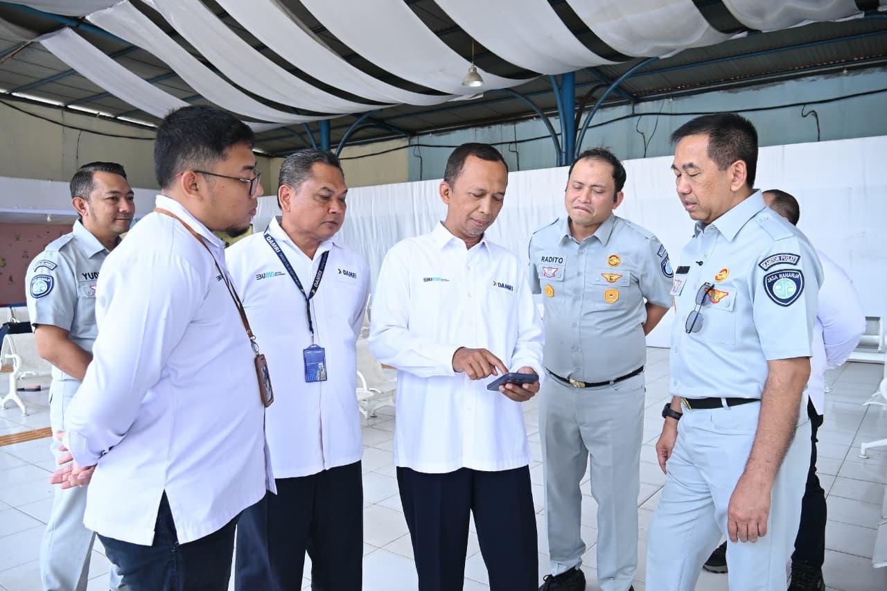 Direktur Utama Jasa Raharja, Awaluddin kunjungan ke Perum DAMRI Cabang Kemayoran untuk memperkuat keselamatan Transportasi Publik pada Selasa (17/2/2026).