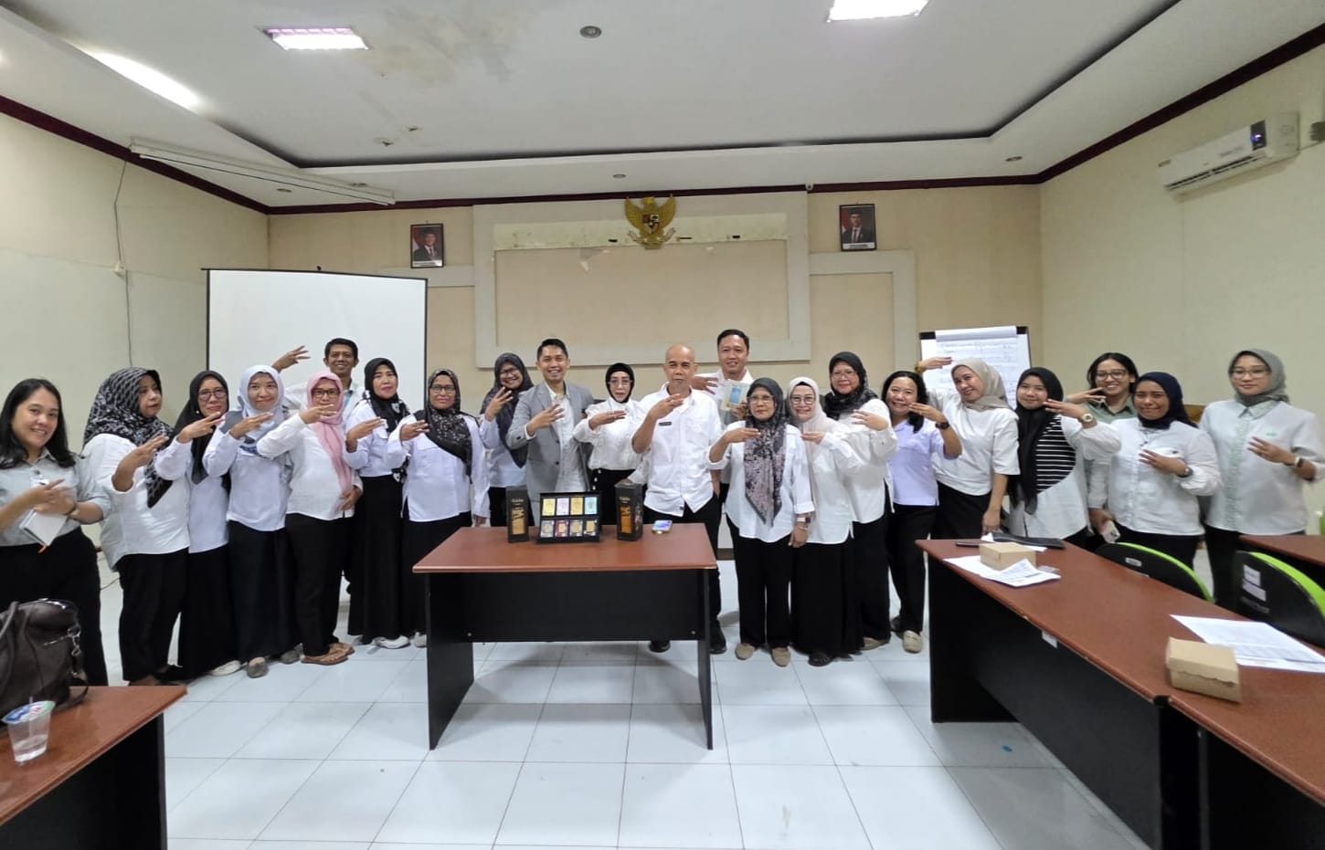 Kepala Dinas Pangan Sulteng bersama jajaran ASN mengikuti sosialisasi produk emas Pegadaian di Aula Dinas Pangan, Rabu (1822026).