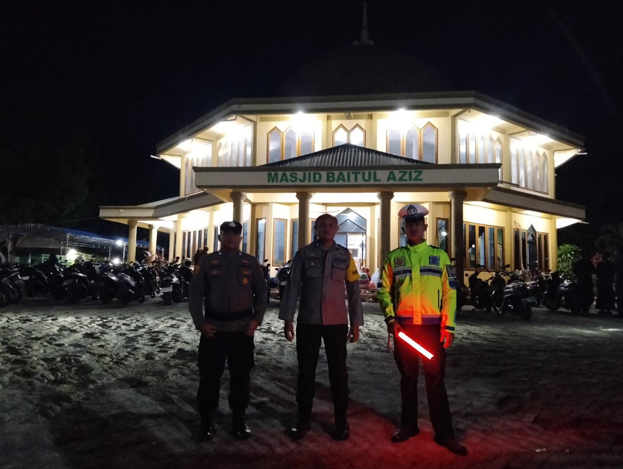 TARAWIH: Suasana salat tarawih di kota Luwuk, Kabupaten Banggai.(FOTO: NENDRA PRASETYA/RADAR PALU).