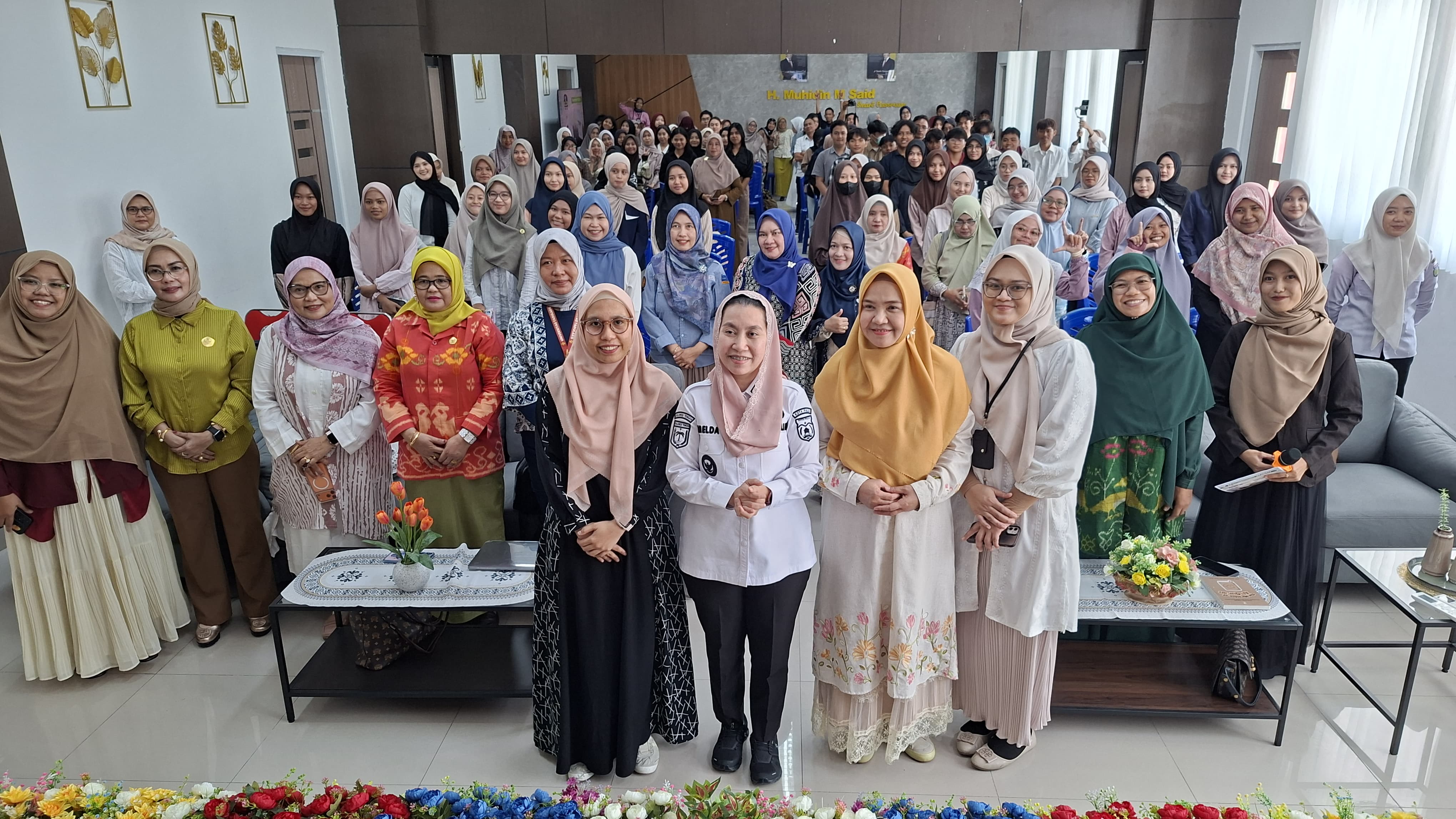 Wakil Wali Kota Palu, Imelda Liliana Muhidin, saat membuka kegiatan bedah buku