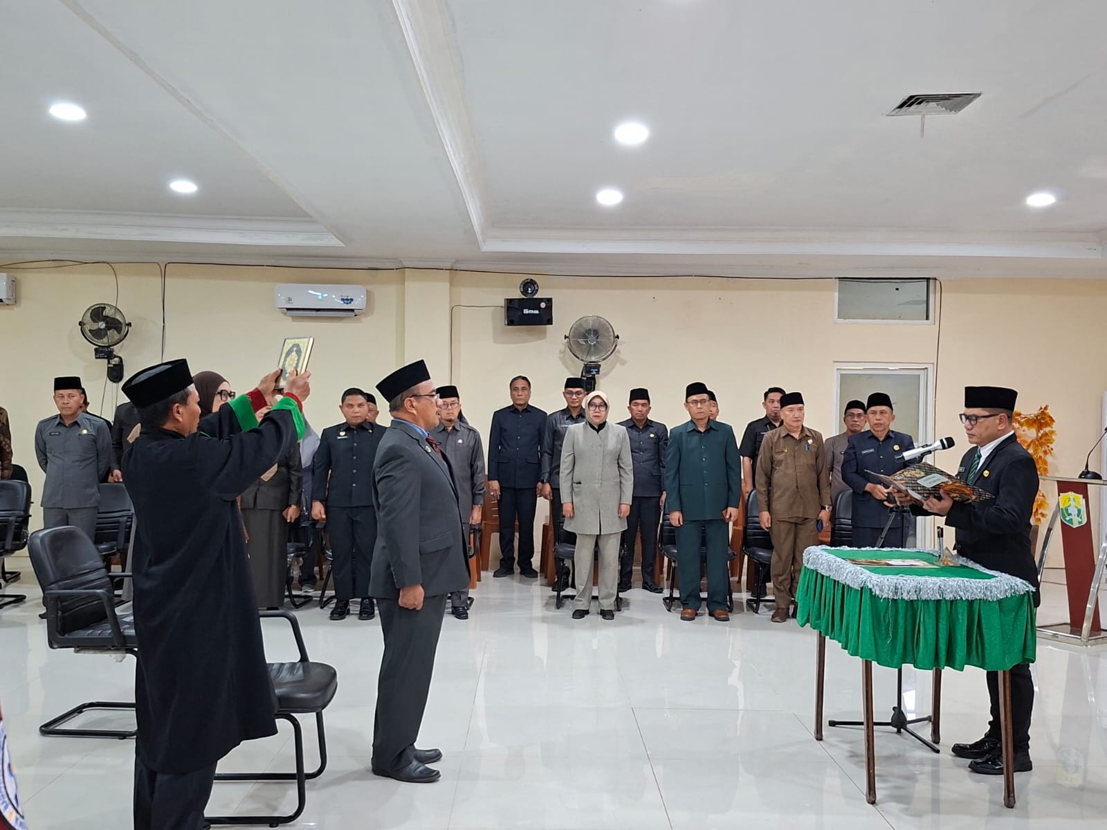 DILANTIK: Bupati Buol Risharyudi Triwibowo melantik Sekkab Buol Moh. Yamin Rahim, Jumat (20/2/2026).(FOTO:&nbsp;HUMAS PEMKAB BUOL/RADAR PALU).