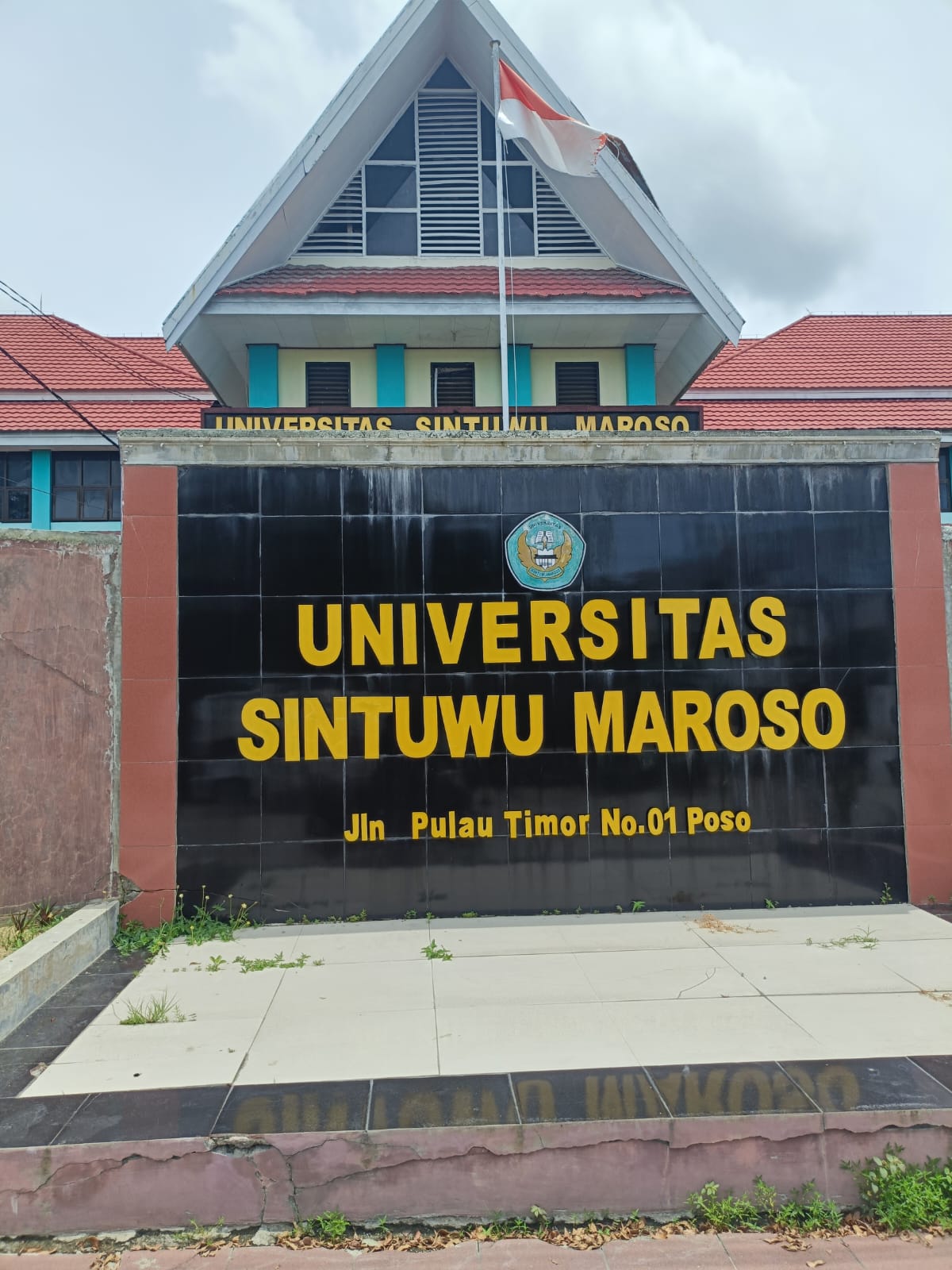 DARI DEPAN: Kampus Unsimar Poso.(FOTO: ISTIMEWA/RADAR PALU).