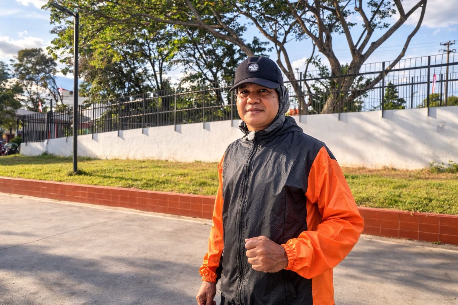 Devan, warga Palu jogging sore menjelang berbuka puasa, Jumat (202). Aktivitas fisik tetap dilakukan selama Ramadan dengan intensitas ringan.