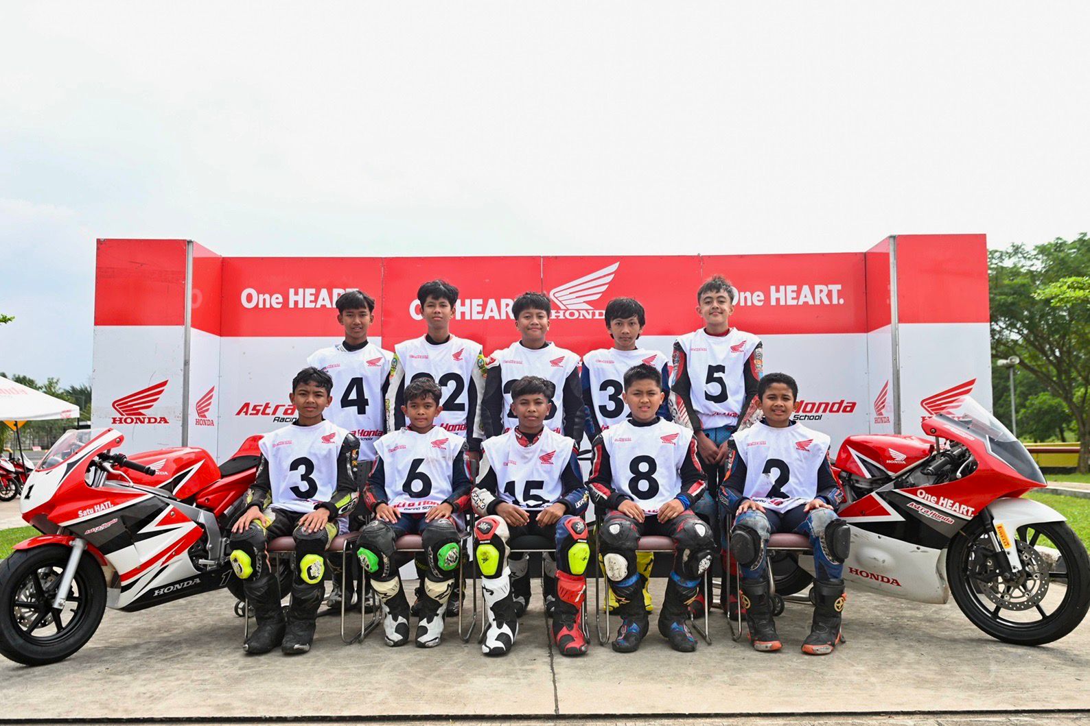 Sepuluh pebalap muda terpilih Astra Honda Racing School 2026 usai mengikuti seleksi di Deltamas, Jawa Barat.