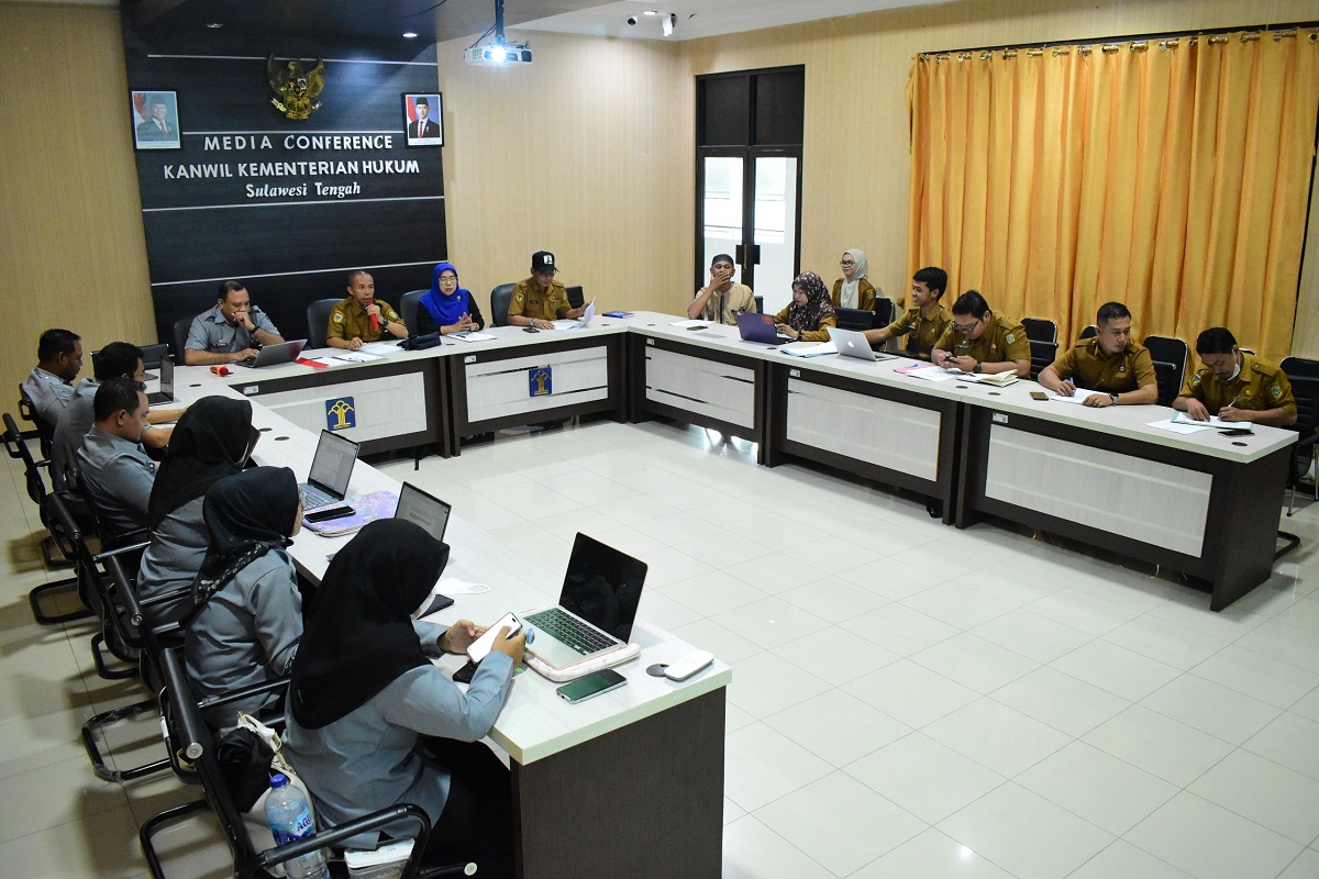 Rapat Fasilitasi Harmonisasi terhadap Rancangan Peraturan Kepala Daerah Kabupaten Parigi Moutong tentang Pemberian Tambahan Penghasilan bagi Pegawai Negeri Sipil (PNS), Senin (23/2).