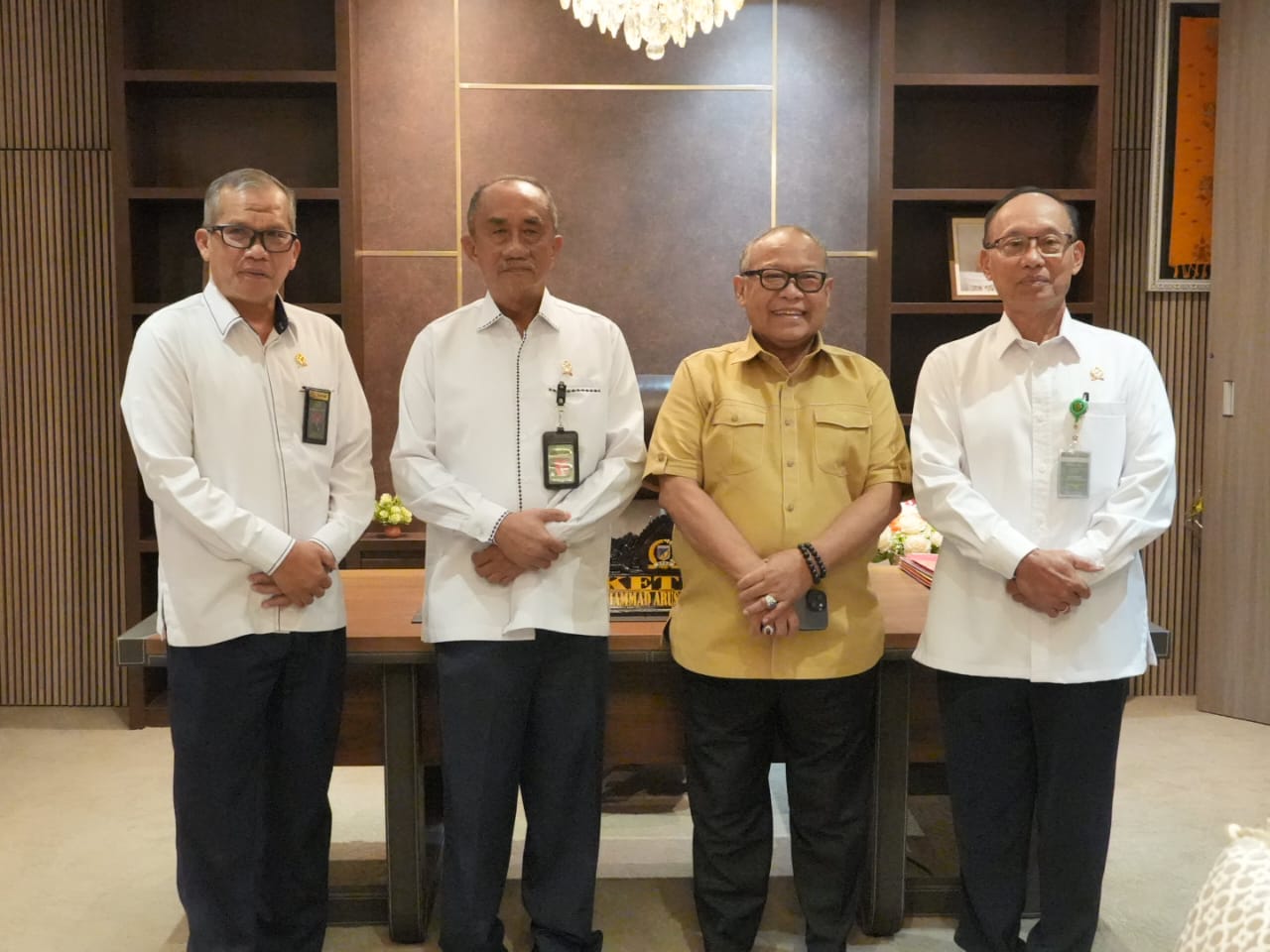 SILATURAHMI: Ketua DPRD Sulteng, Moh. Arus Abd Karim menerima kunjungan silaturahmi Ketua PT Sulteng H. Aroziduhu Waruwu bersama jajaran.(FOTO: HUMAS DPRD SULTENG/RADAR PALU).   