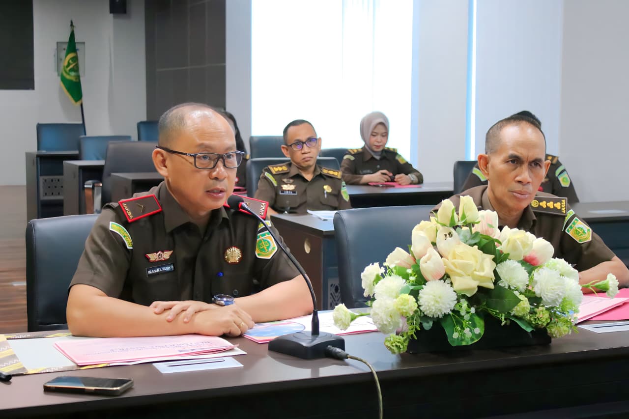 Wakil Kepala Kejati Sulteng memimpin ekspose daring dua perkara yang disetujui penghentian penuntutannya melalui mekanisme Restorative Justice.