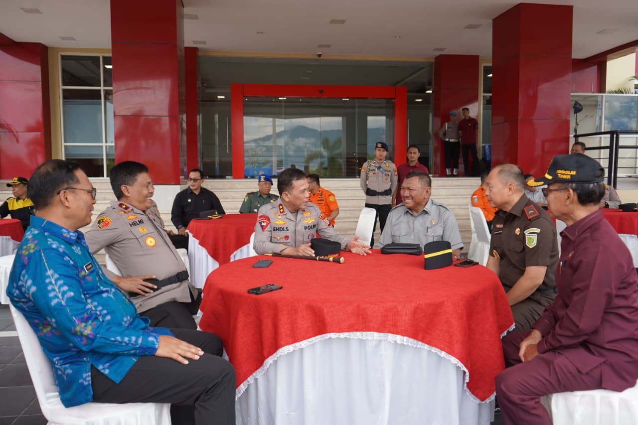 APEL: Anggota Komisi I DPRD Sulteng, Herry Utusan, saat menghadiri apel siaga di bulan suci Ramadan.(FOTO: HUMAS DPRD SULTENG/RADAR PALU).