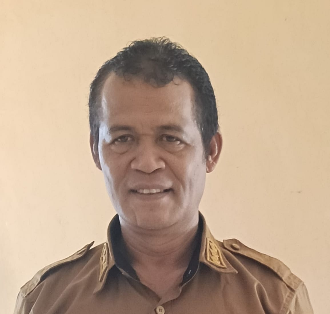 Camat Siniu, Darwis D. Sududi