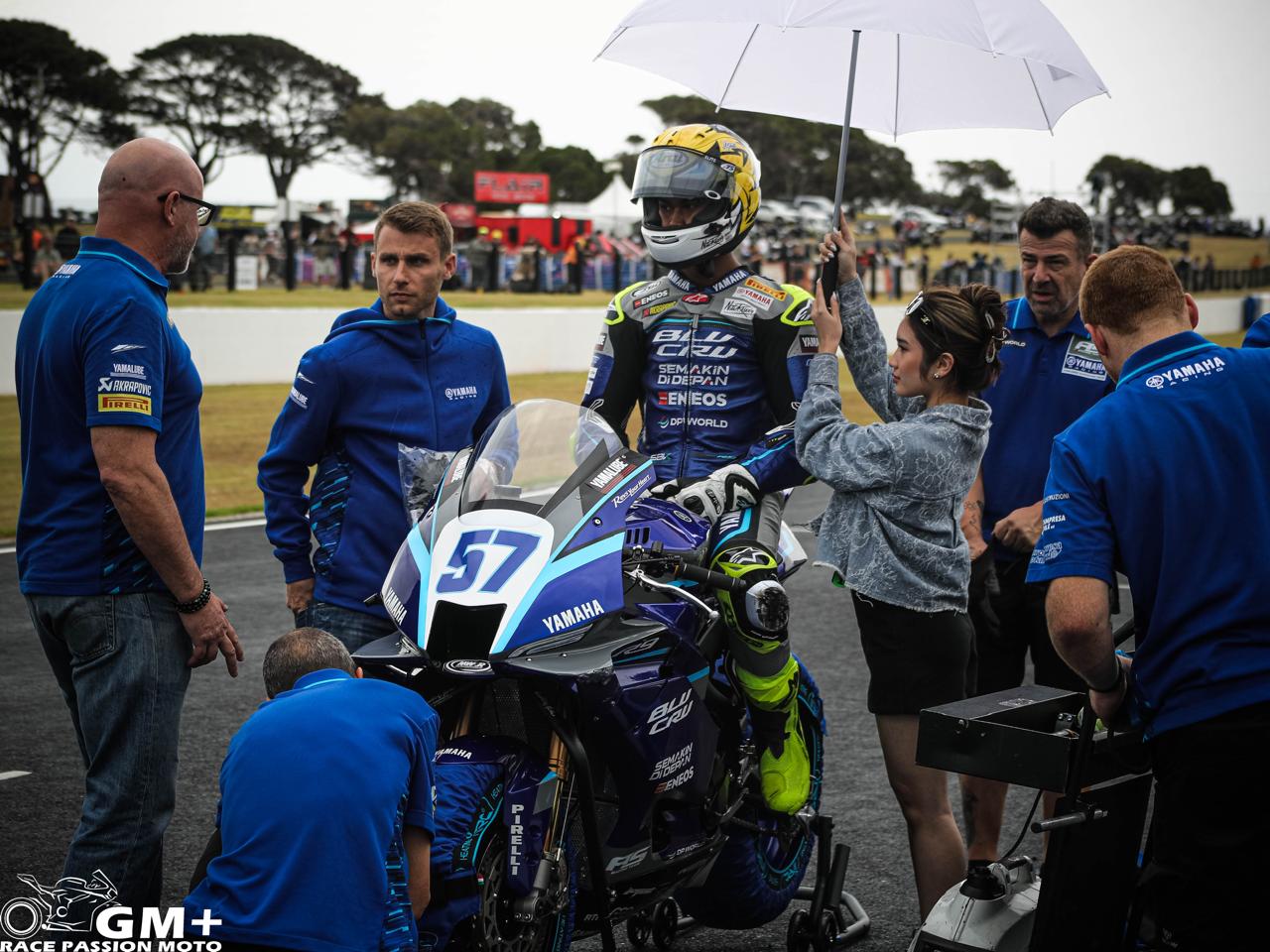 Pembalap binaan Yamaha Racing Indonesia, Aldi Satya Mahendra, menorehkan prestasi bersejarah pada ajang World Supersport 2026. 