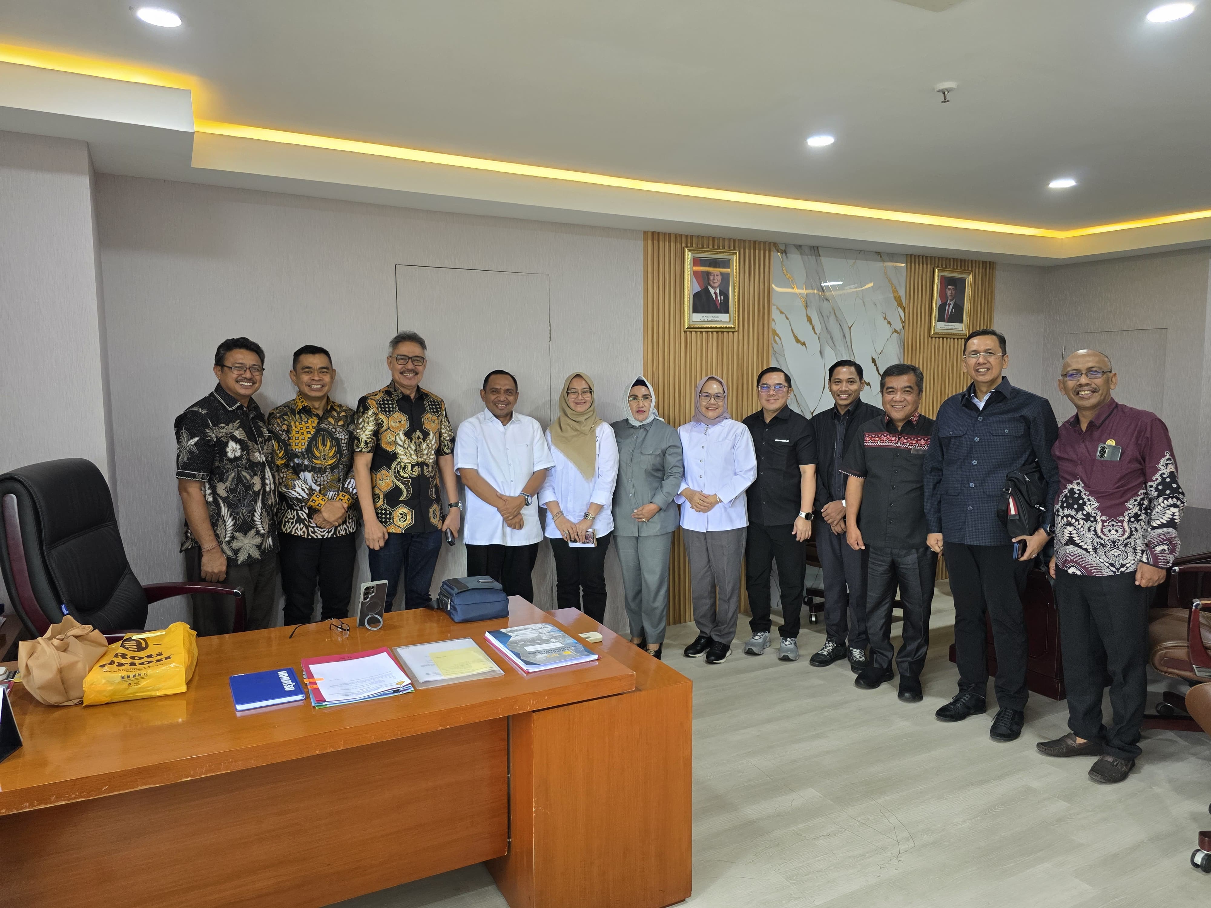 Direktur Pestisida Kementerian Pertanian RI, Nelson Metubun, menerima kunjungan kerja DPRD Sulawesi Tengah di ruang kerjanya di Jakarta.